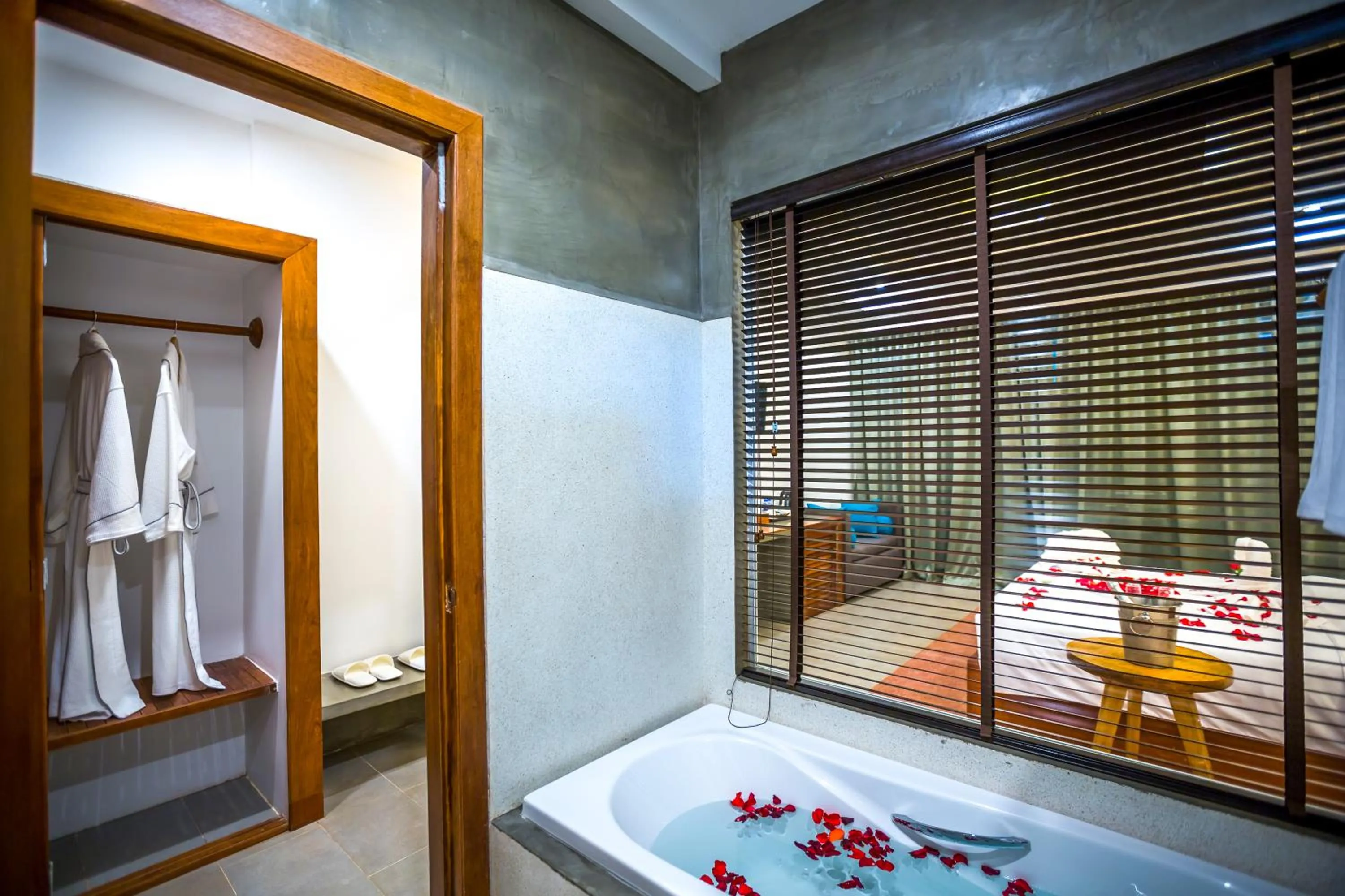 Bathroom, Bed in The Tito Suite Residence