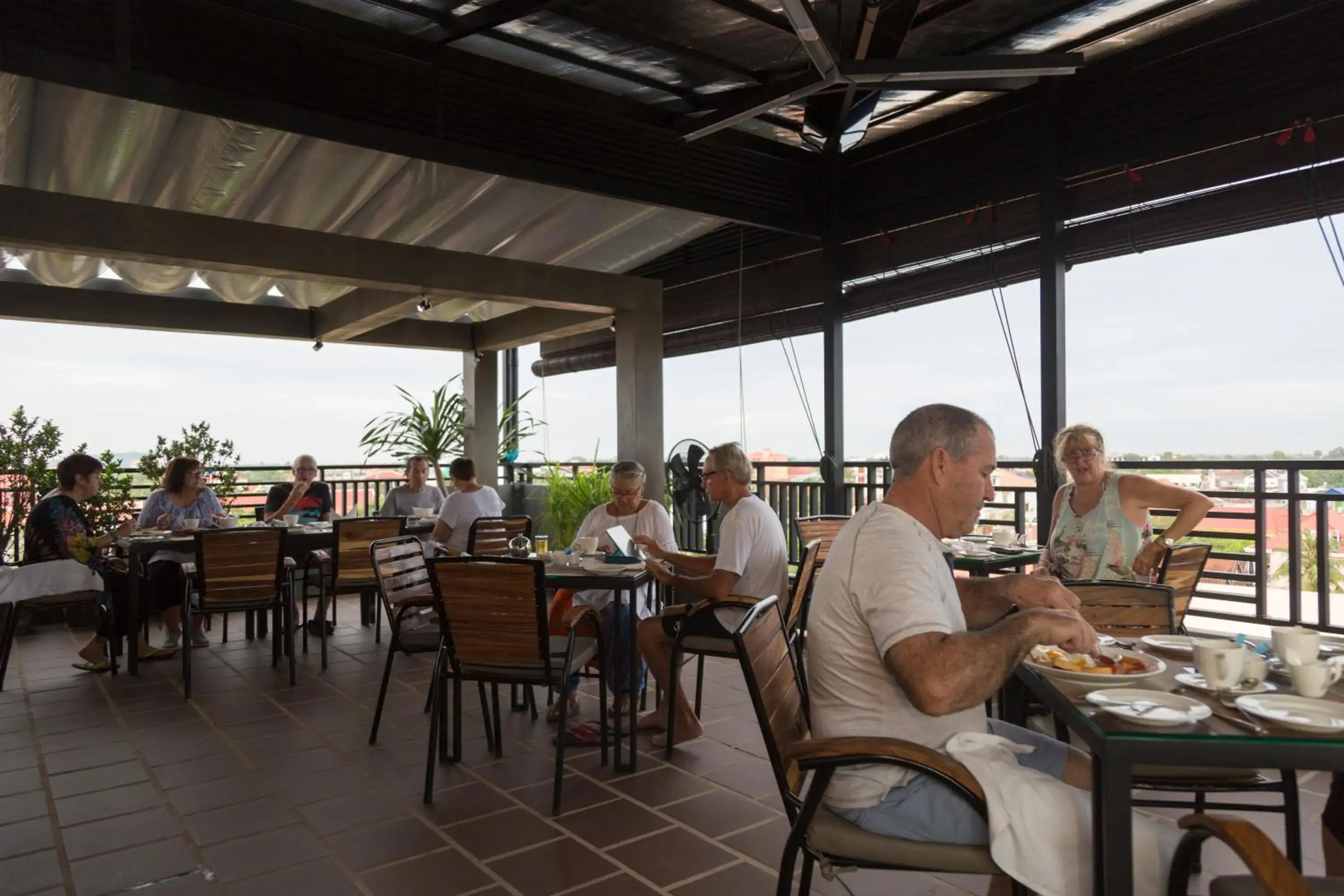 Restaurant/places to eat in The Tito Suite Residence Restaurant/places to eat in The Tito Suite Residence