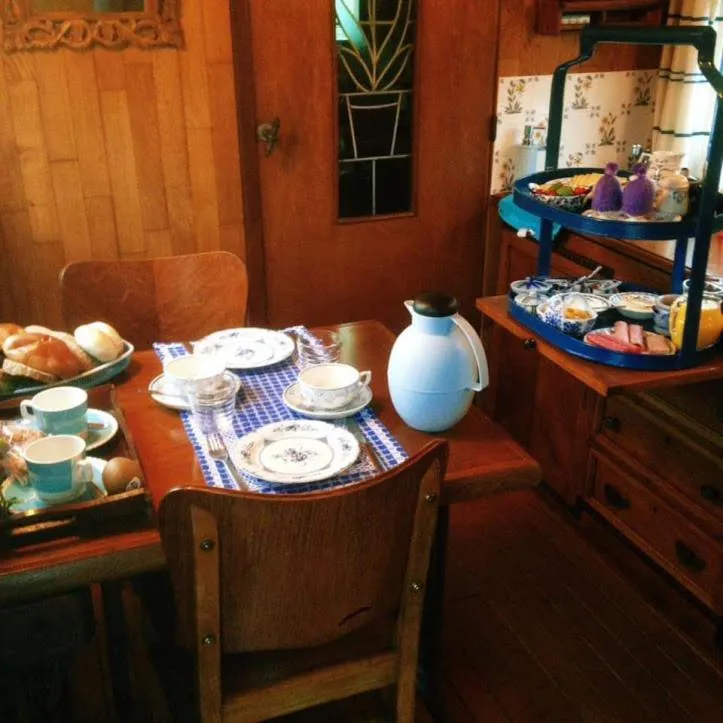 Breakfast in B&B Dream On Wheels