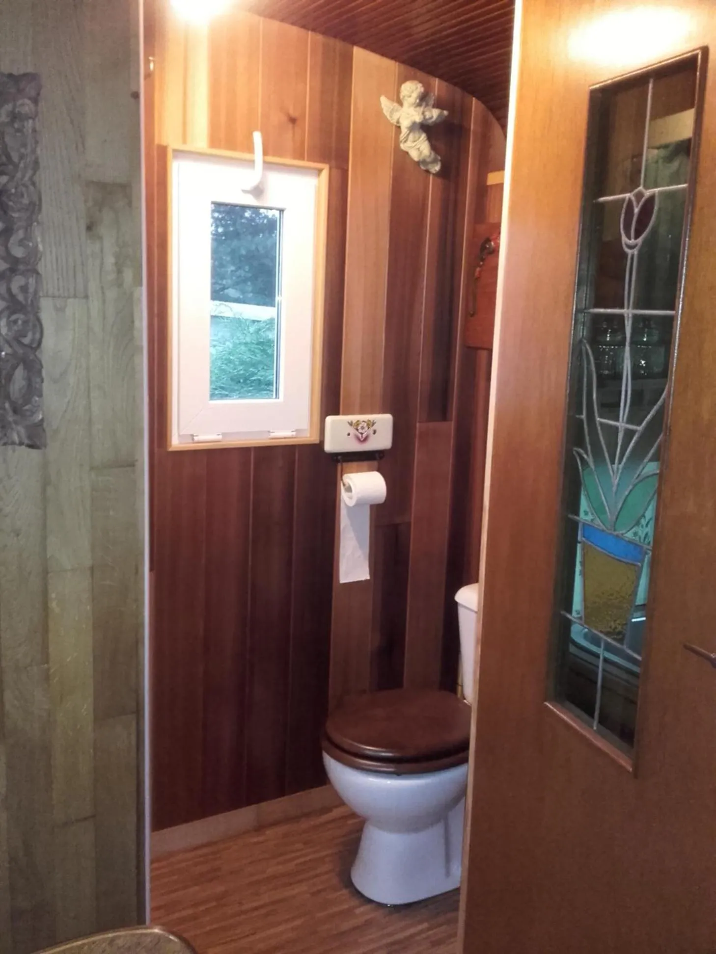 Toilet in B&B Dream On Wheels