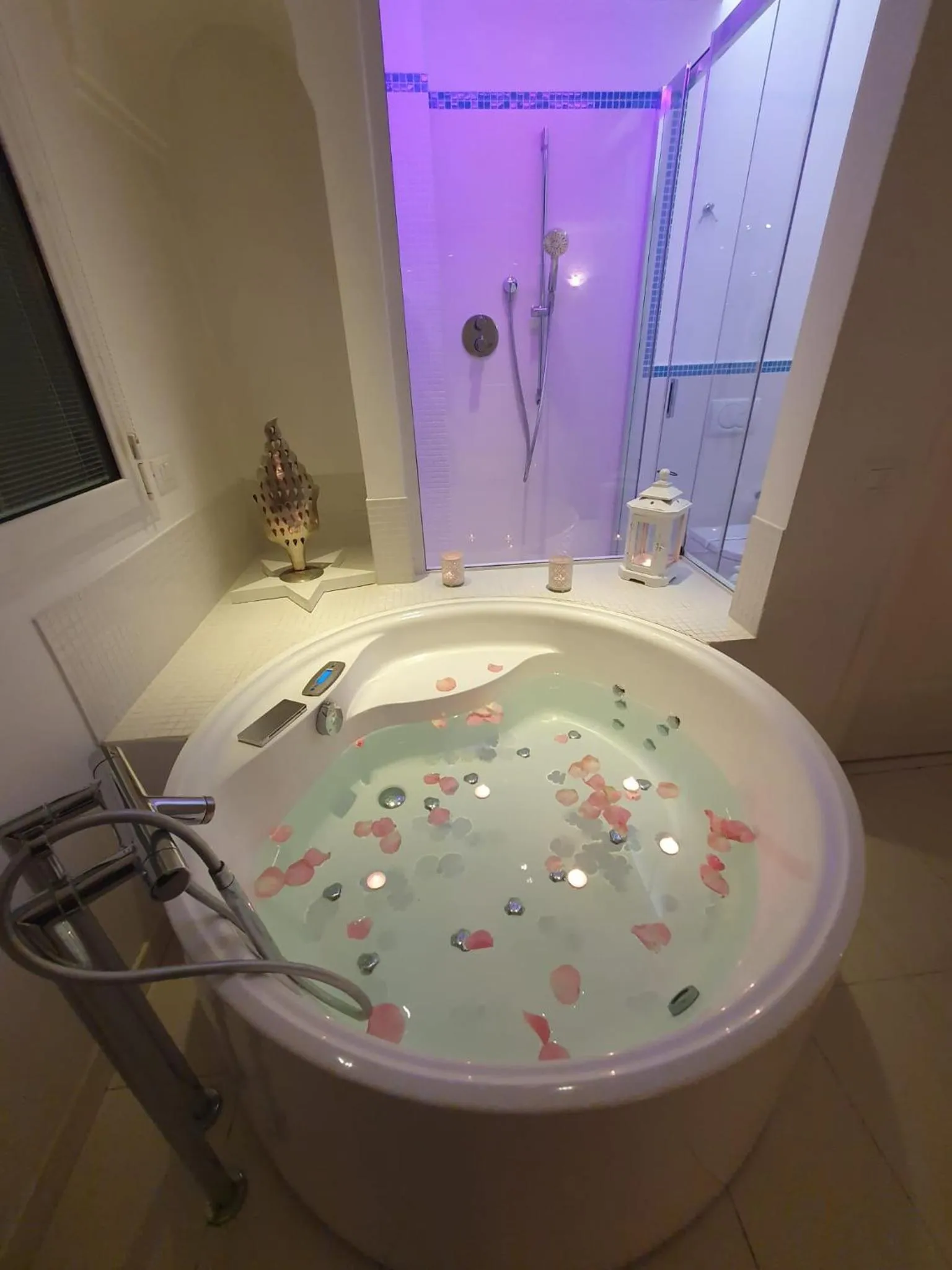 Hot Tub in Hotel Al Cavallino Bianco