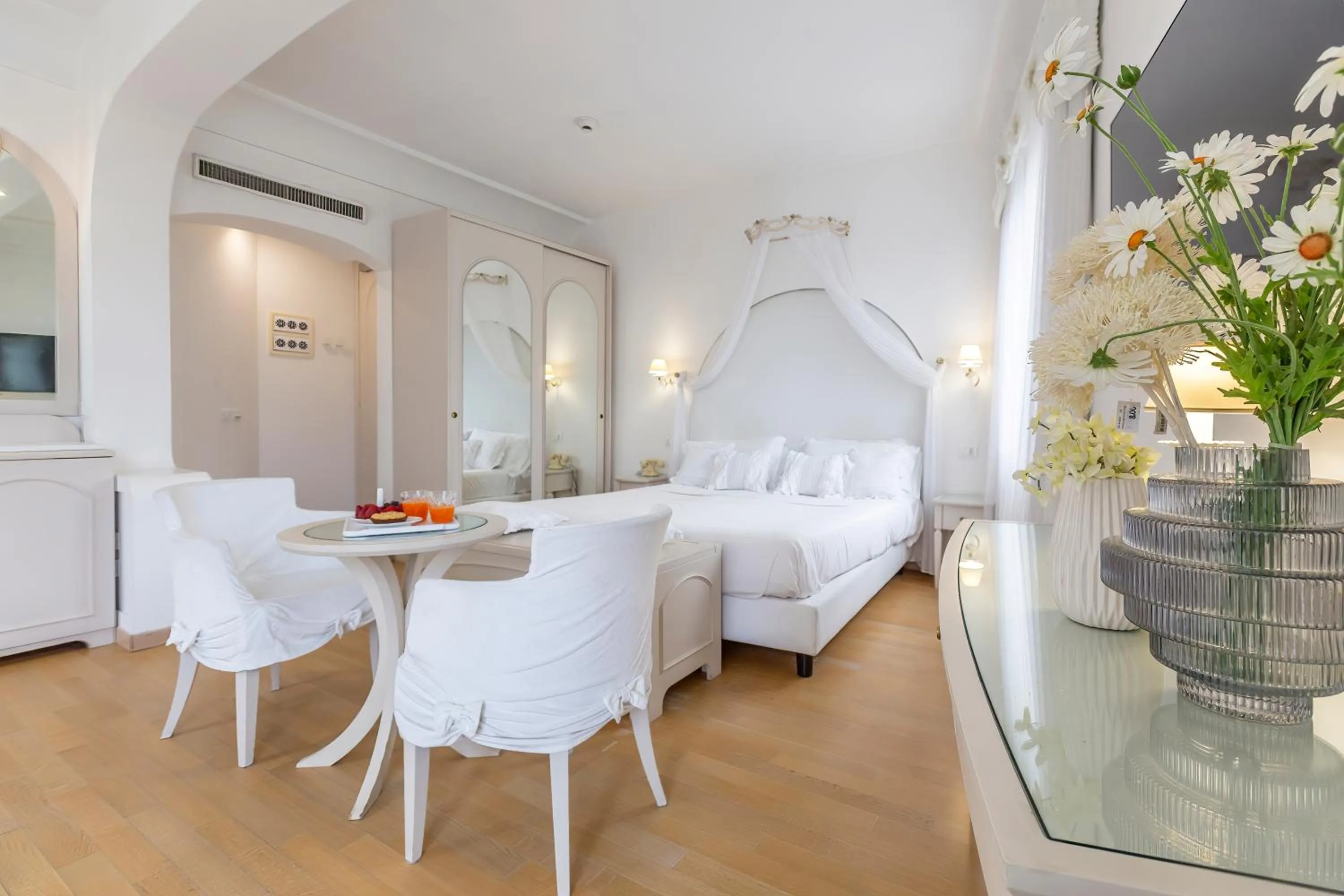 Photo of the whole room, Bed in Hotel Al Cavallino Bianco