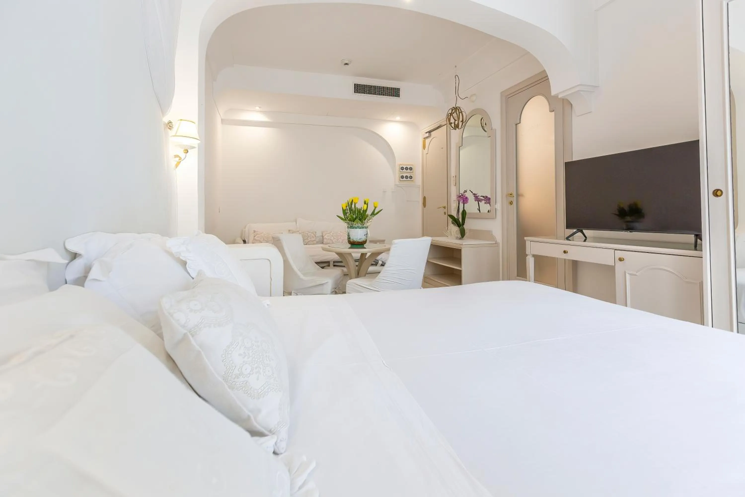 Photo of the whole room, Bed in Hotel Al Cavallino Bianco