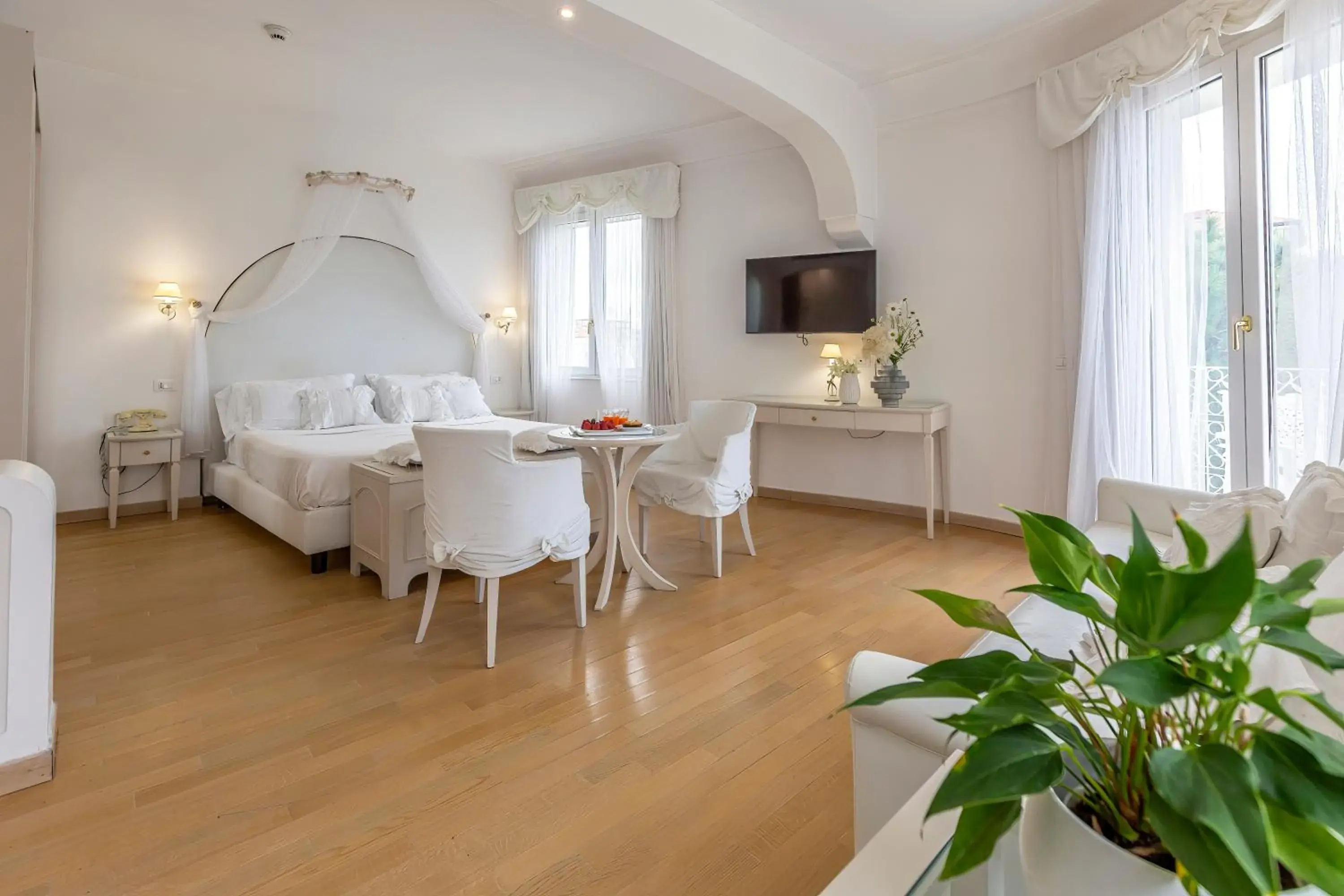 Junior Suite (2 Adults) in Hotel Al Cavallino Bianco Junior Suite (2 Adults) in Hotel Al Cavallino Bianco