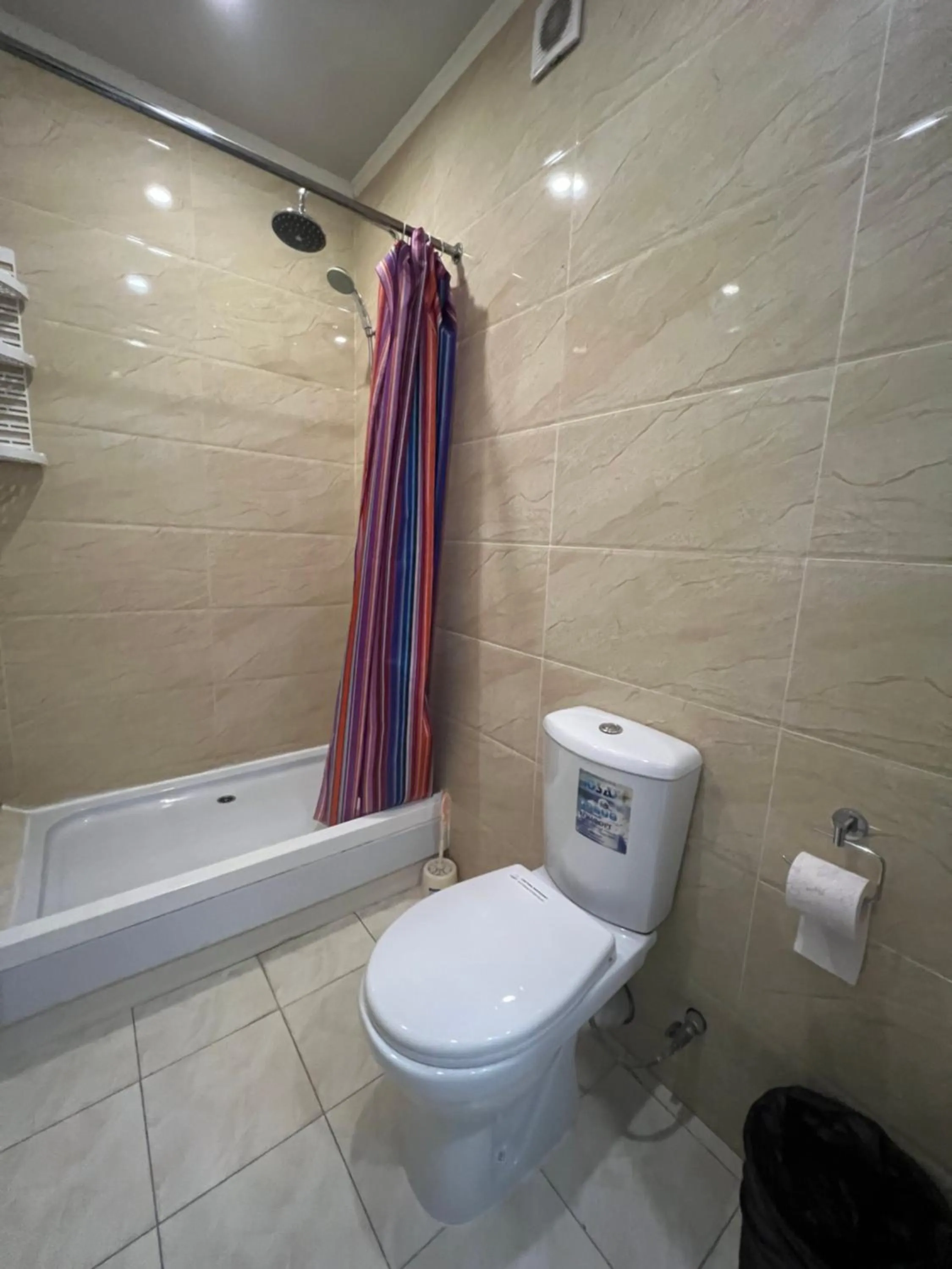 Shower in Salut Hotel