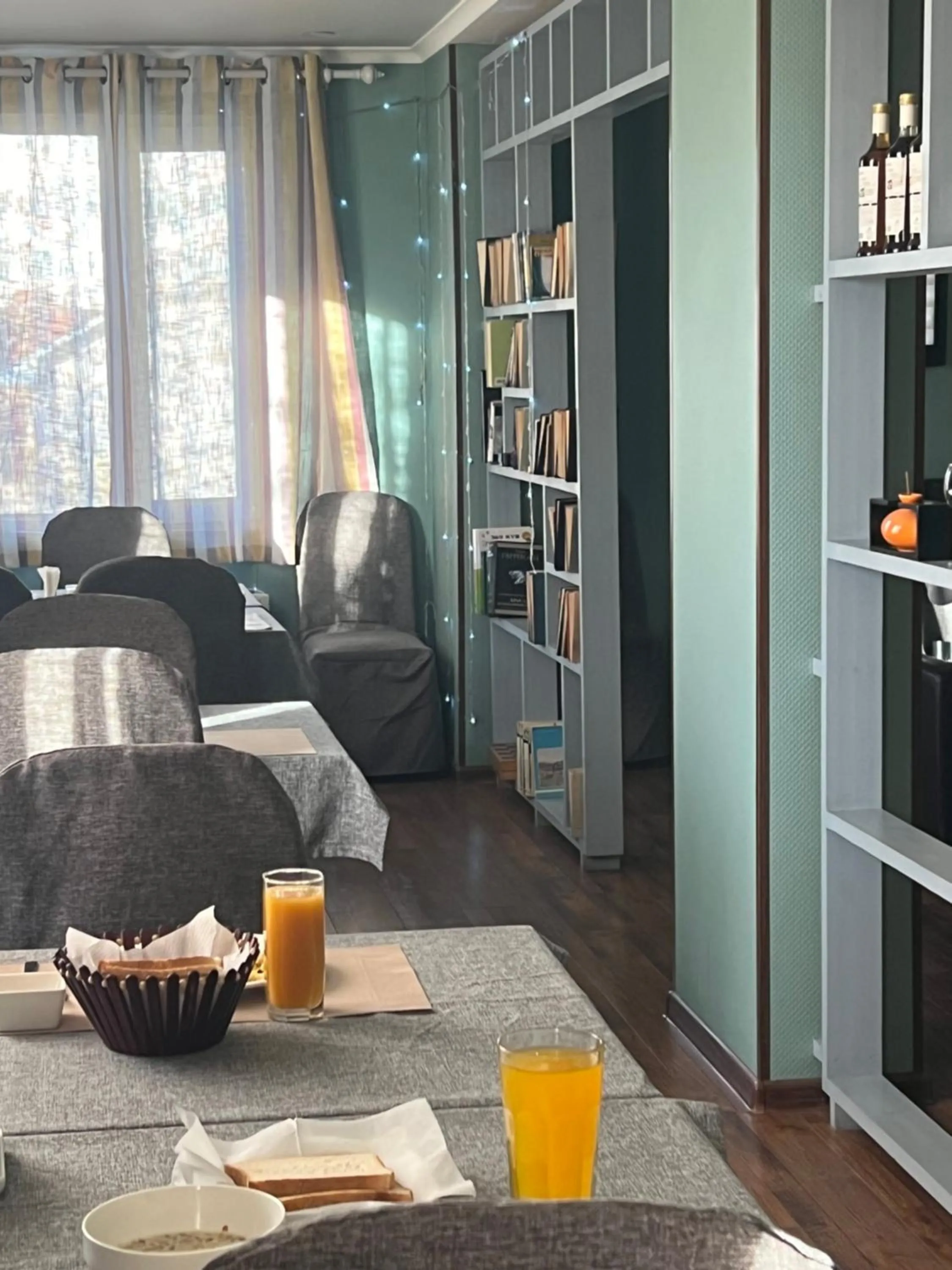 Restaurant/places to eat, Bed in Salut Hotel