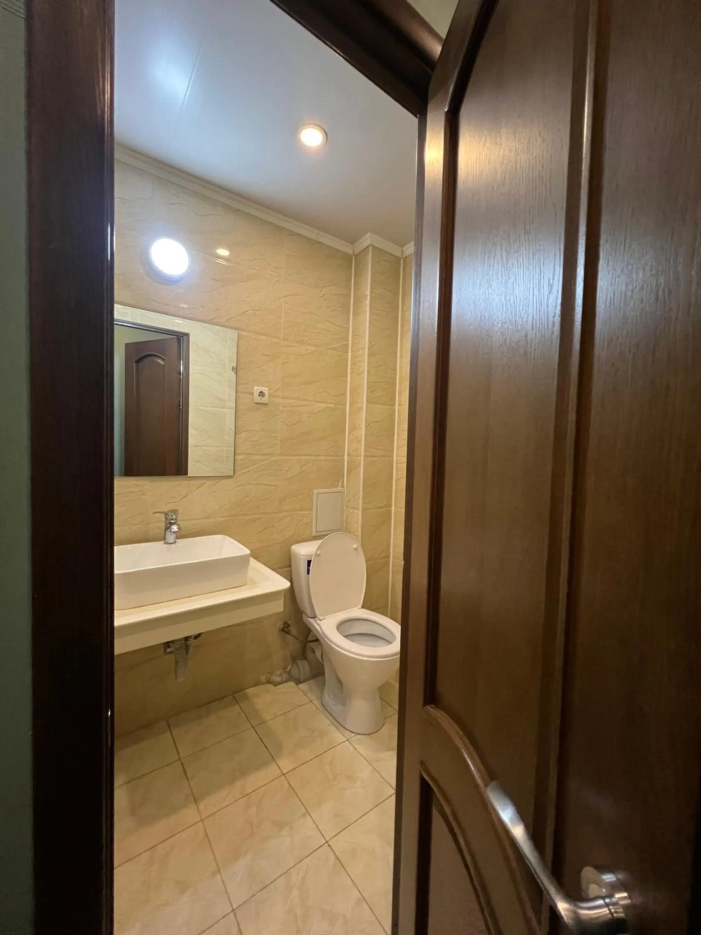 Toilet in Salut Hotel