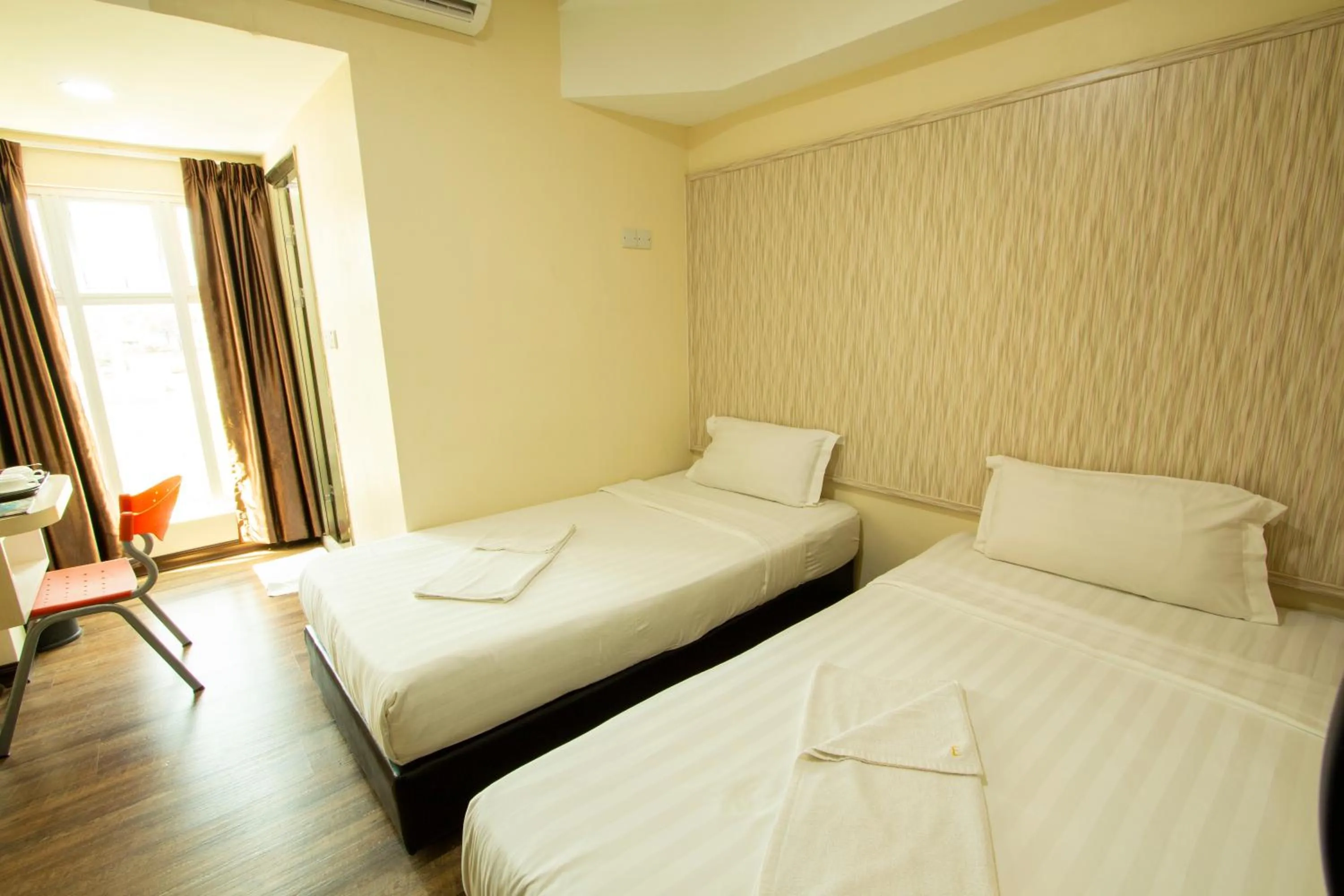 Bedroom, Bed in Expo Hotel