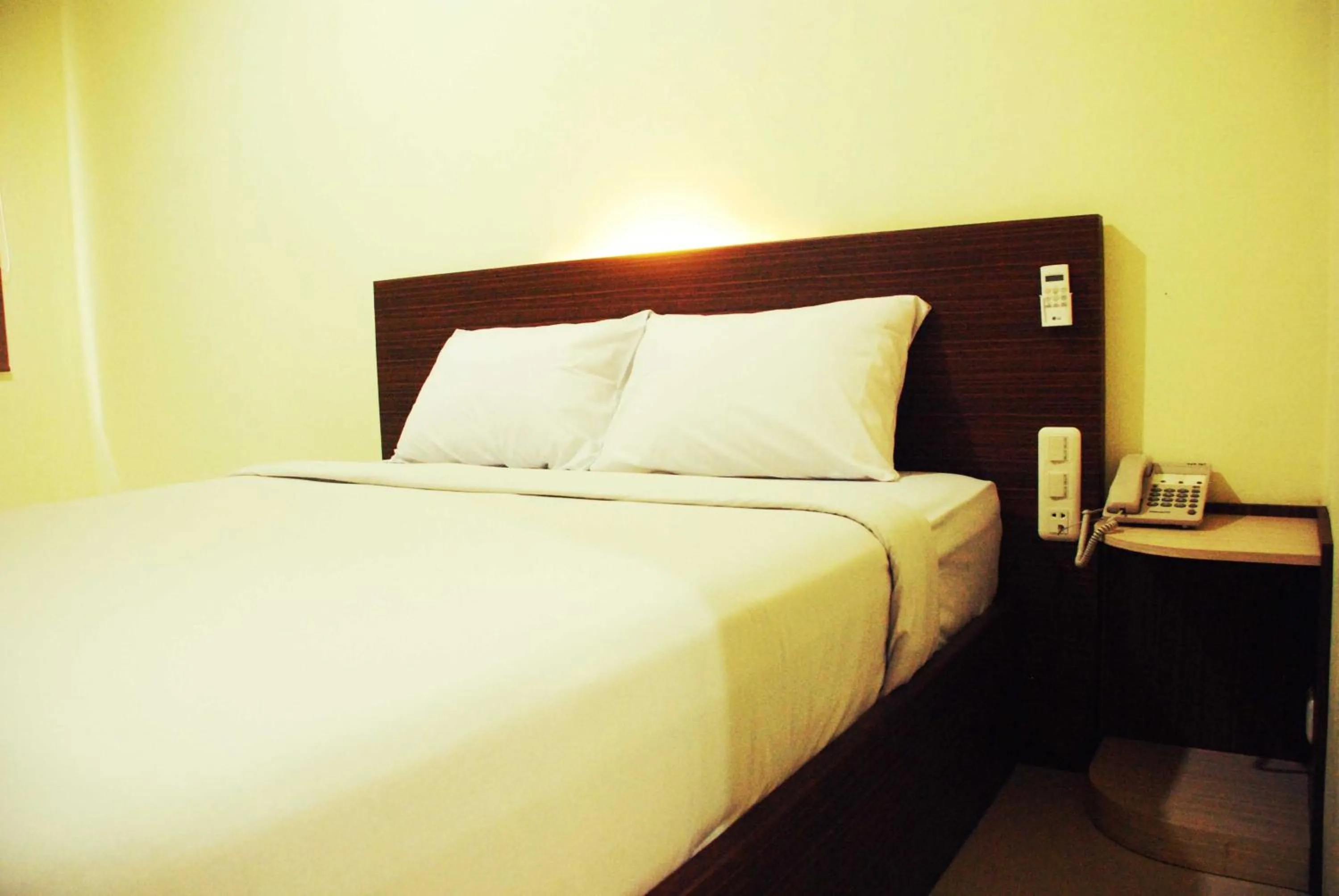 Bedroom, Bed in Avon's Residence