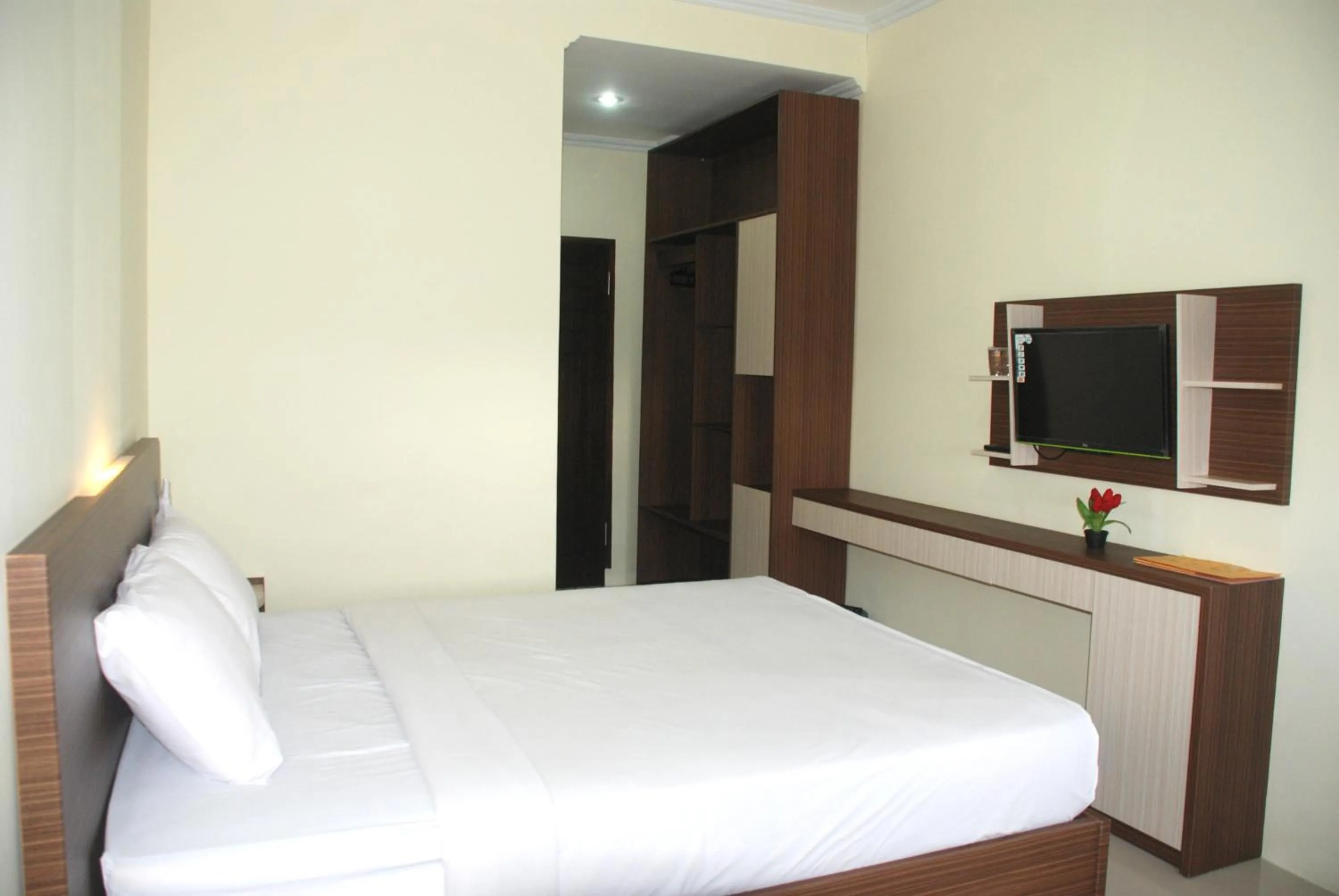 Bedroom, Bed in Avon's Residence