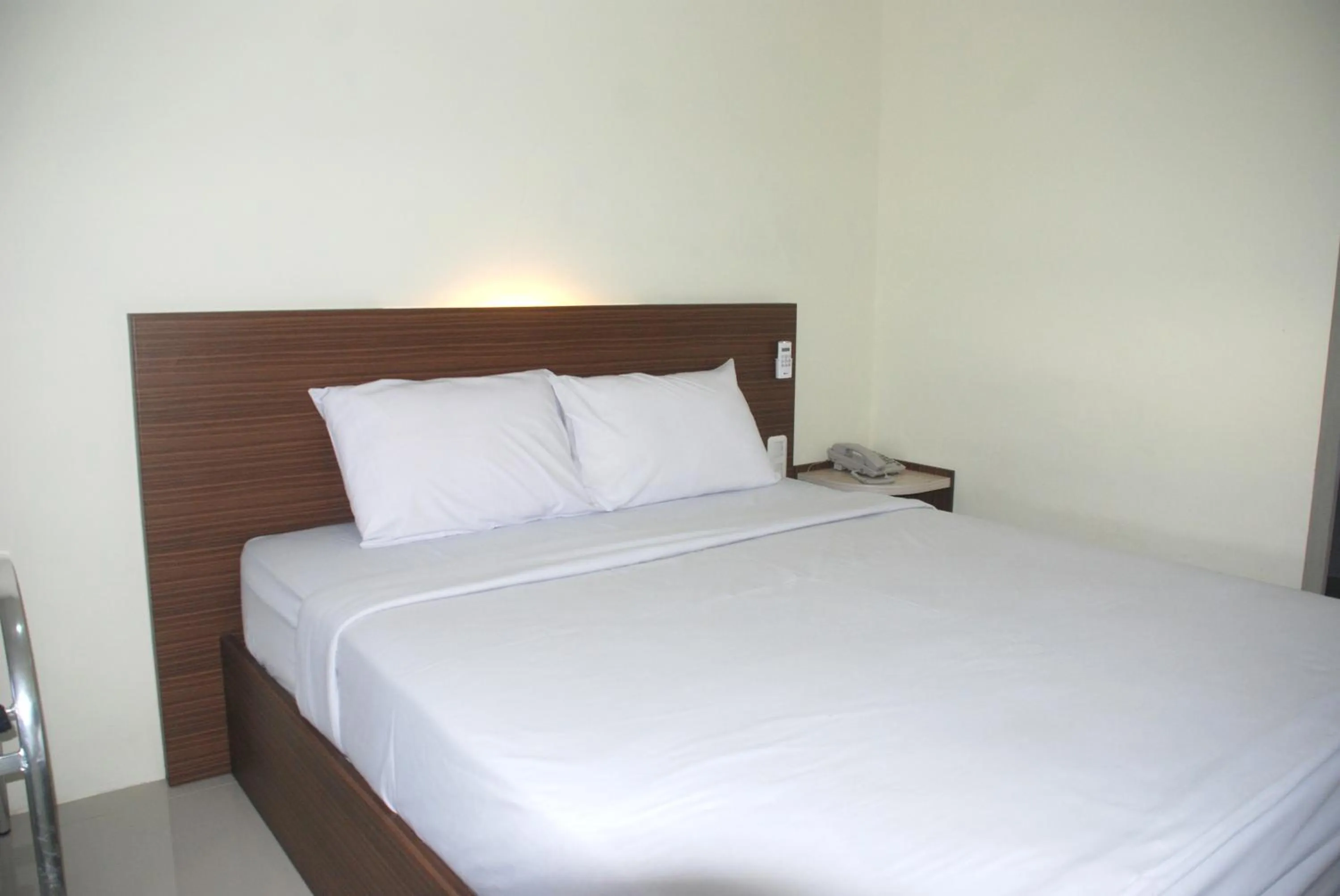 Bedroom, Bed in Avon's Residence