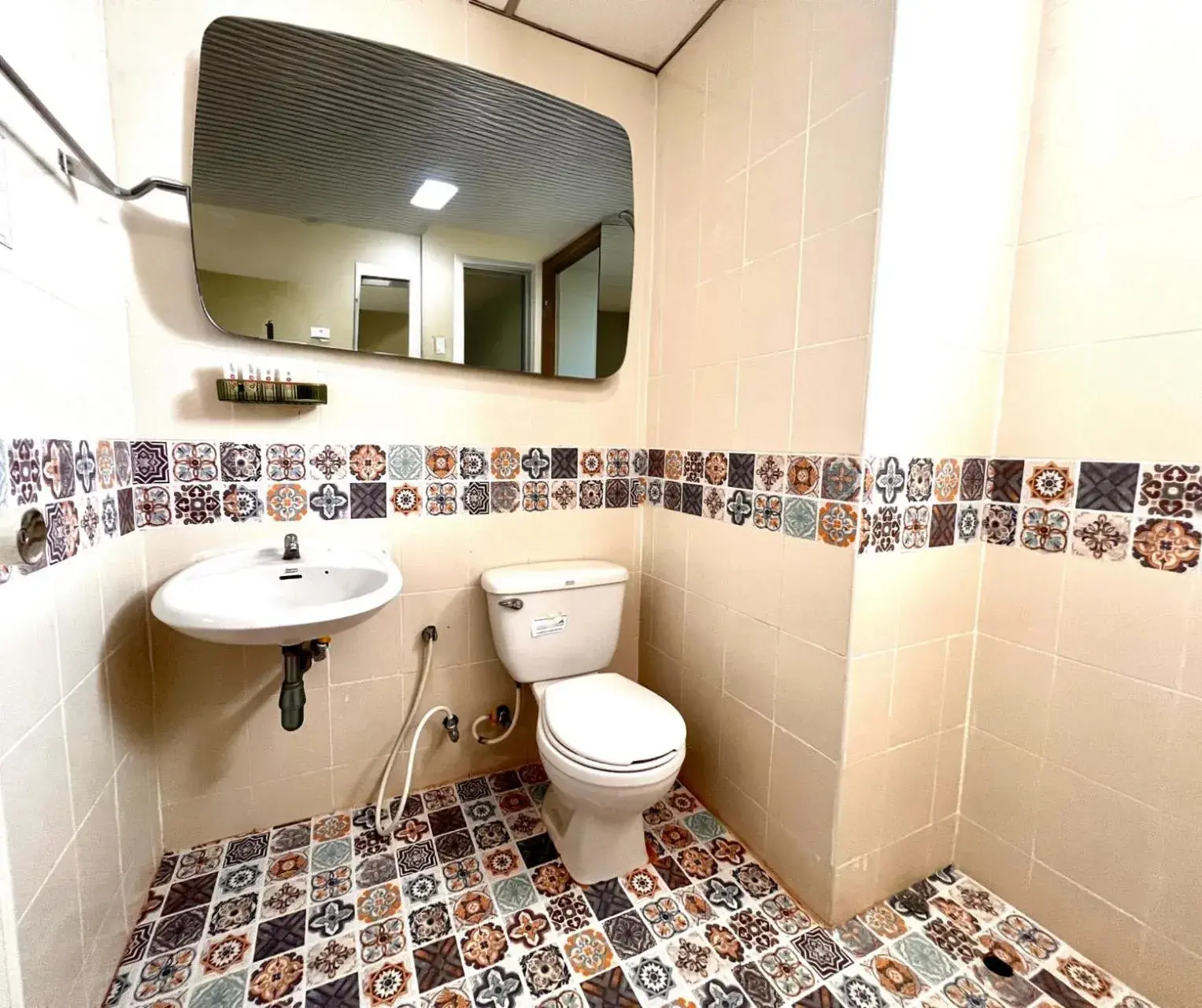 Bathroom in SCN City Hotel Banchang