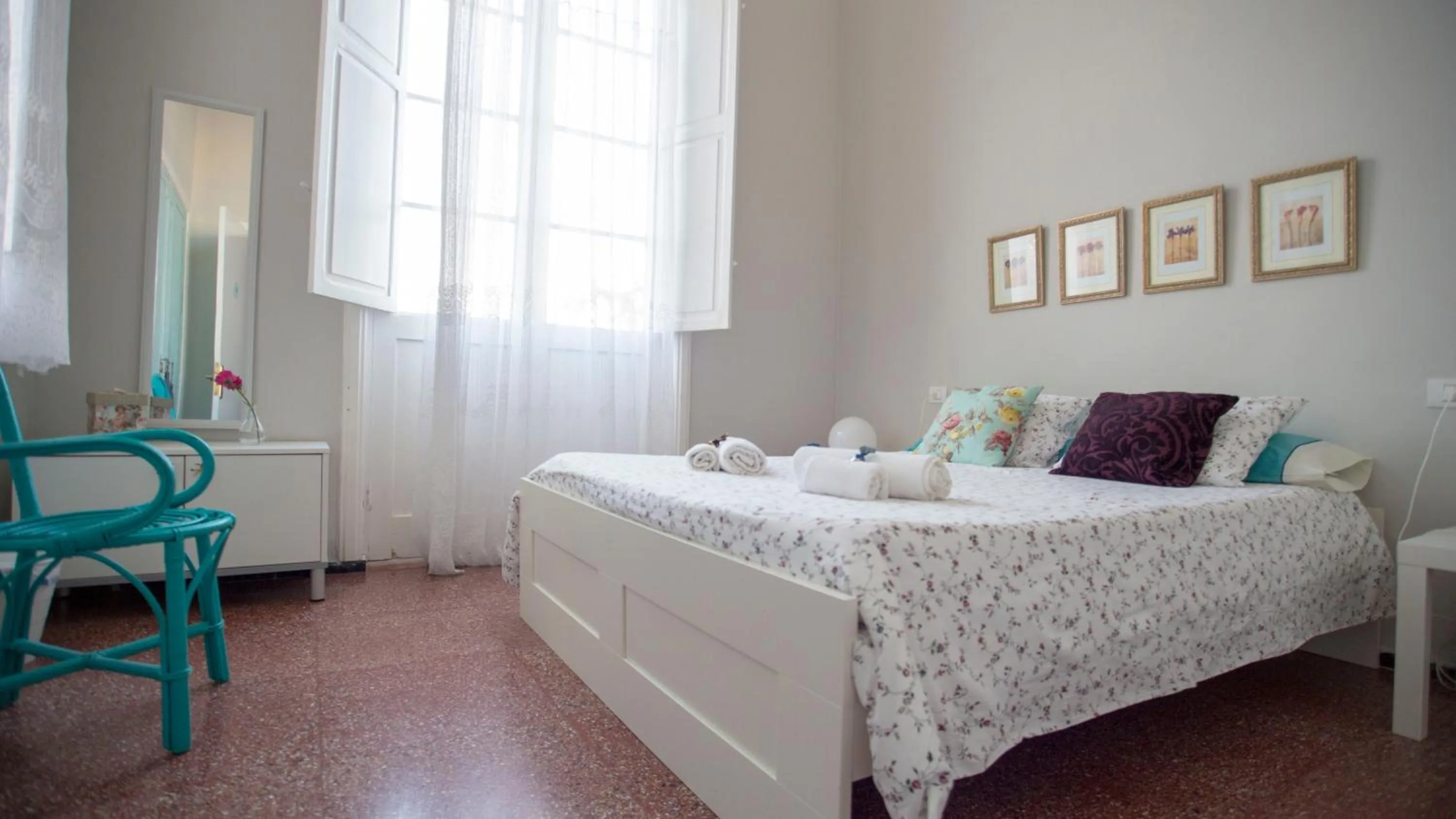 Photo of the whole room, Bed in Casa Kilig