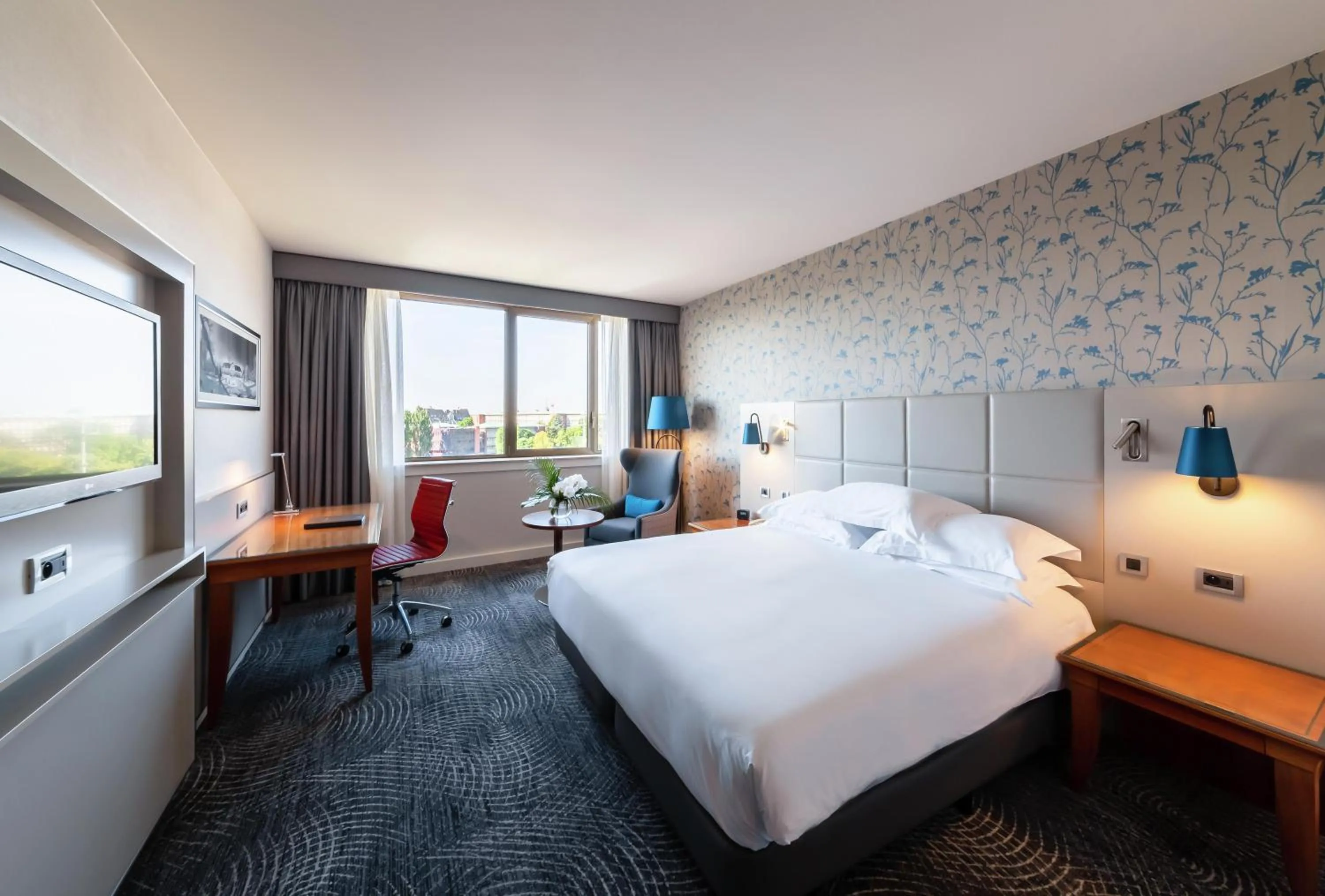 Bedroom, Bed in Hilton Strasbourg