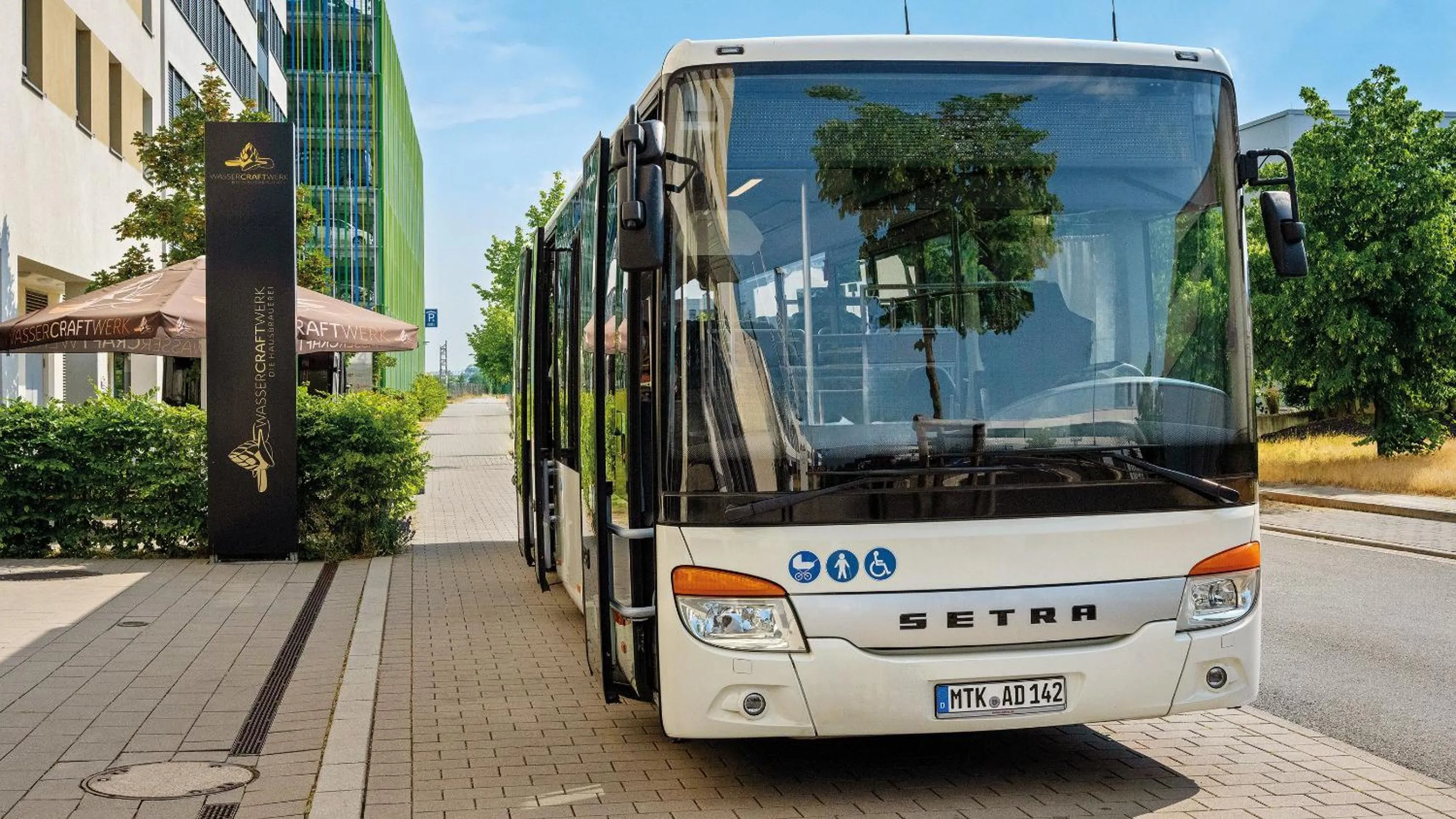 shuttle in Hey Lou Hotel Frankfurt Airport
