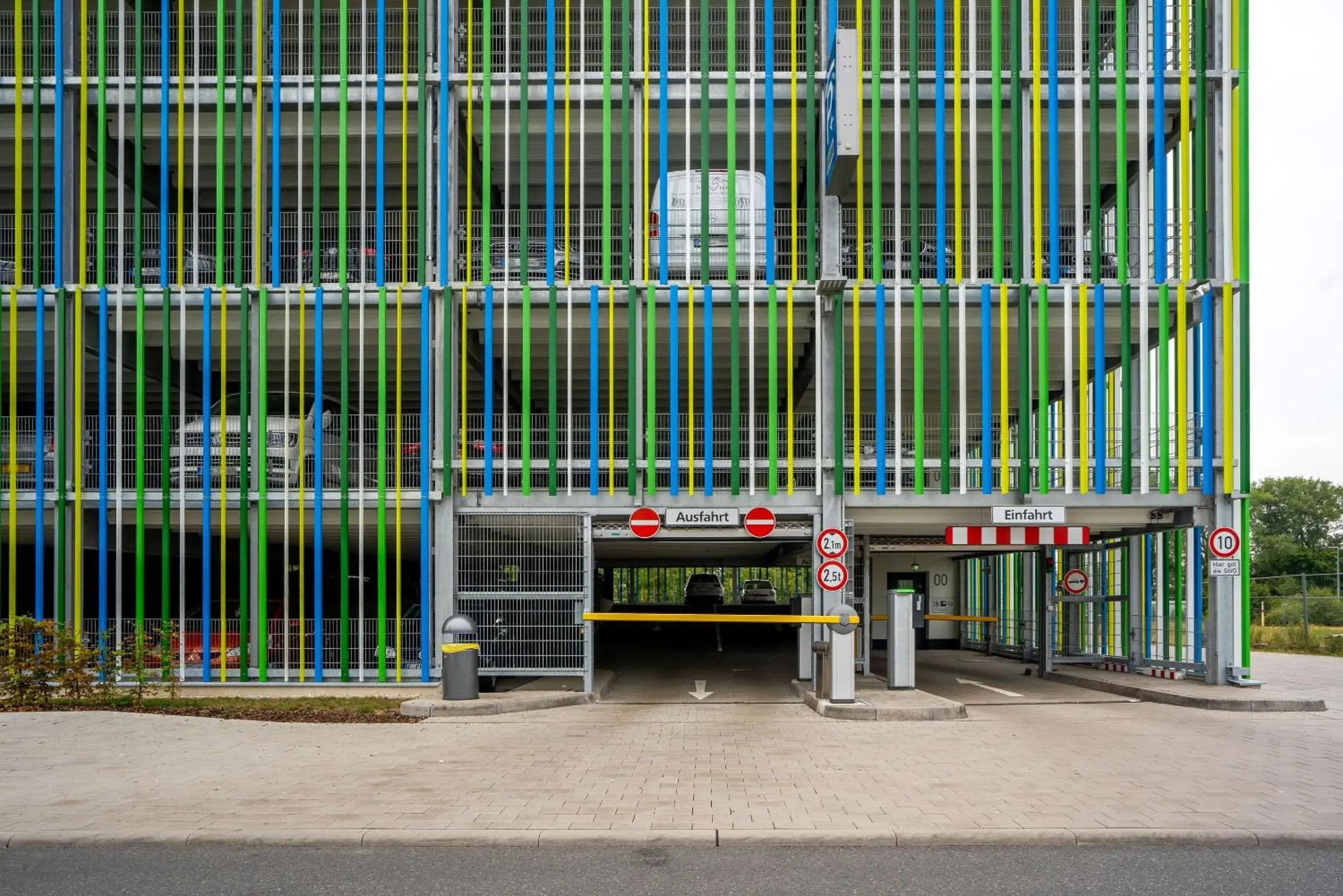 Property building in Hey Lou Hotel Frankfurt Airport Property building in Hey Lou Hotel Frankfurt Airport