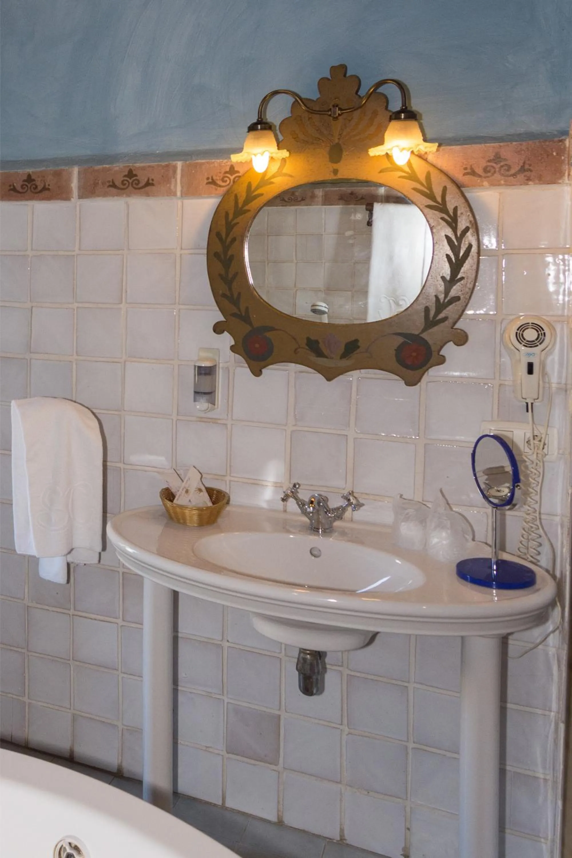 Bathroom in Hospedería Señorío de Casalarreina