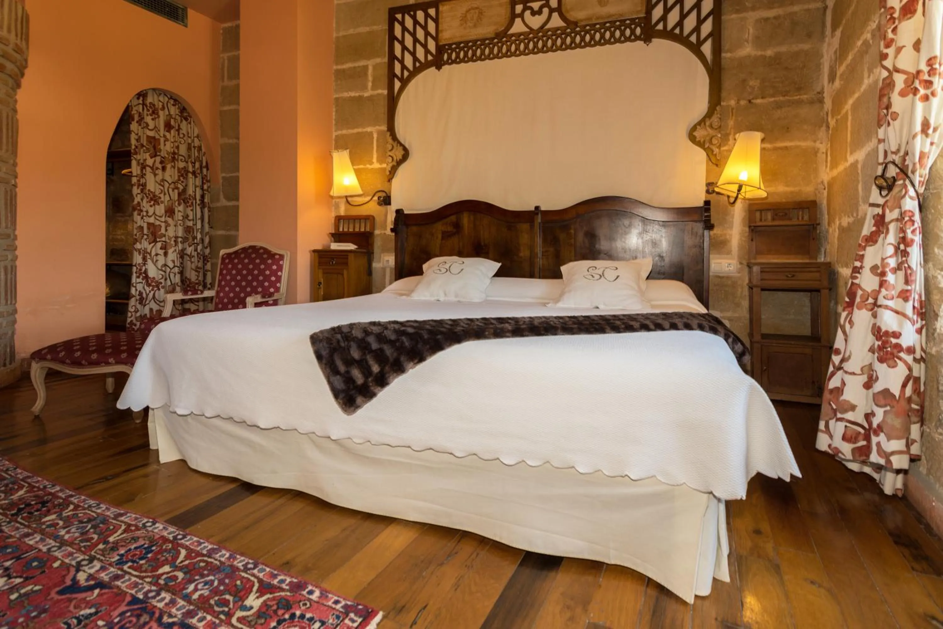 Photo of the whole room, Bed in Hospedería Señorío de Casalarreina