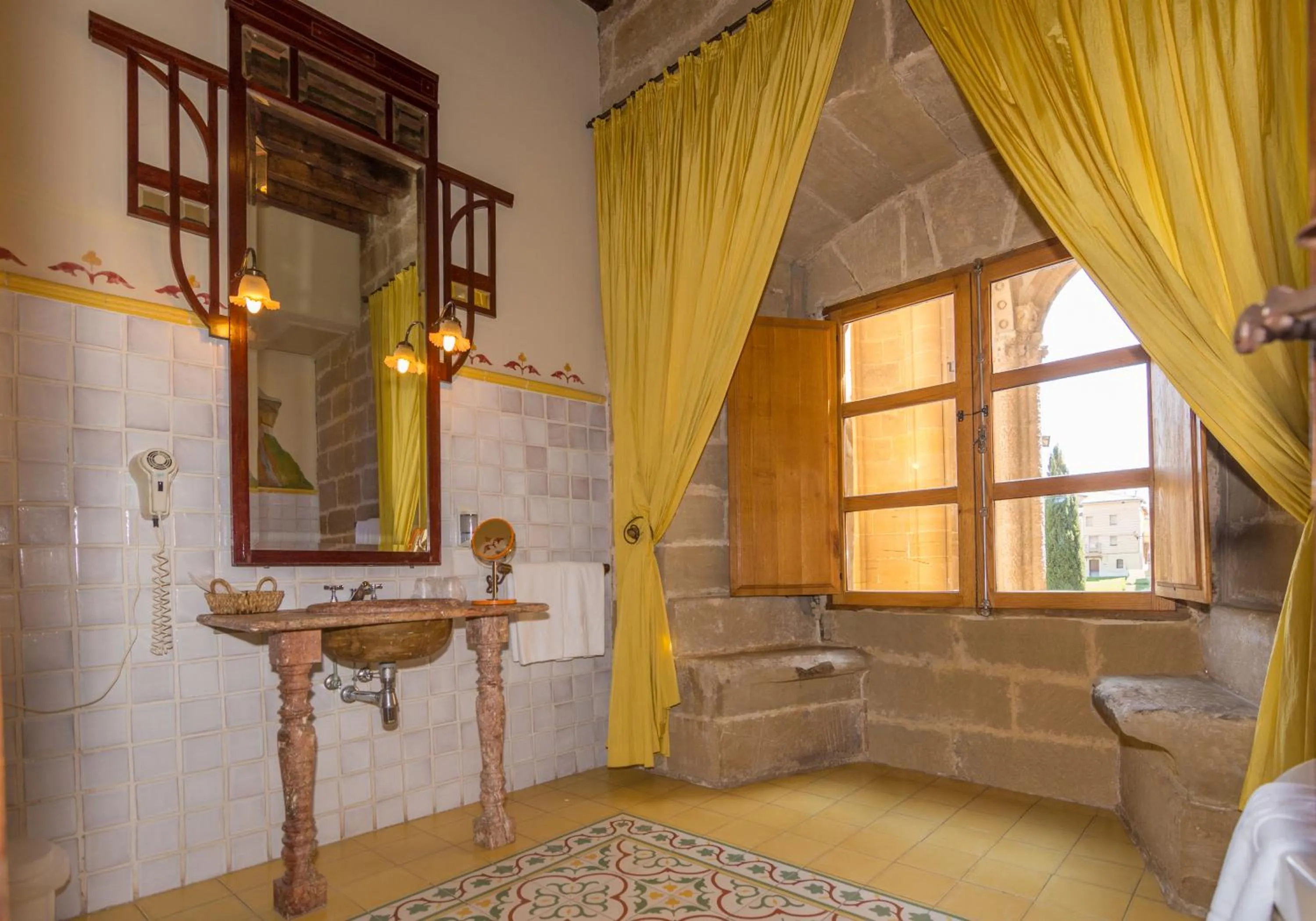 Bathroom in Hospedería Señorío de Casalarreina