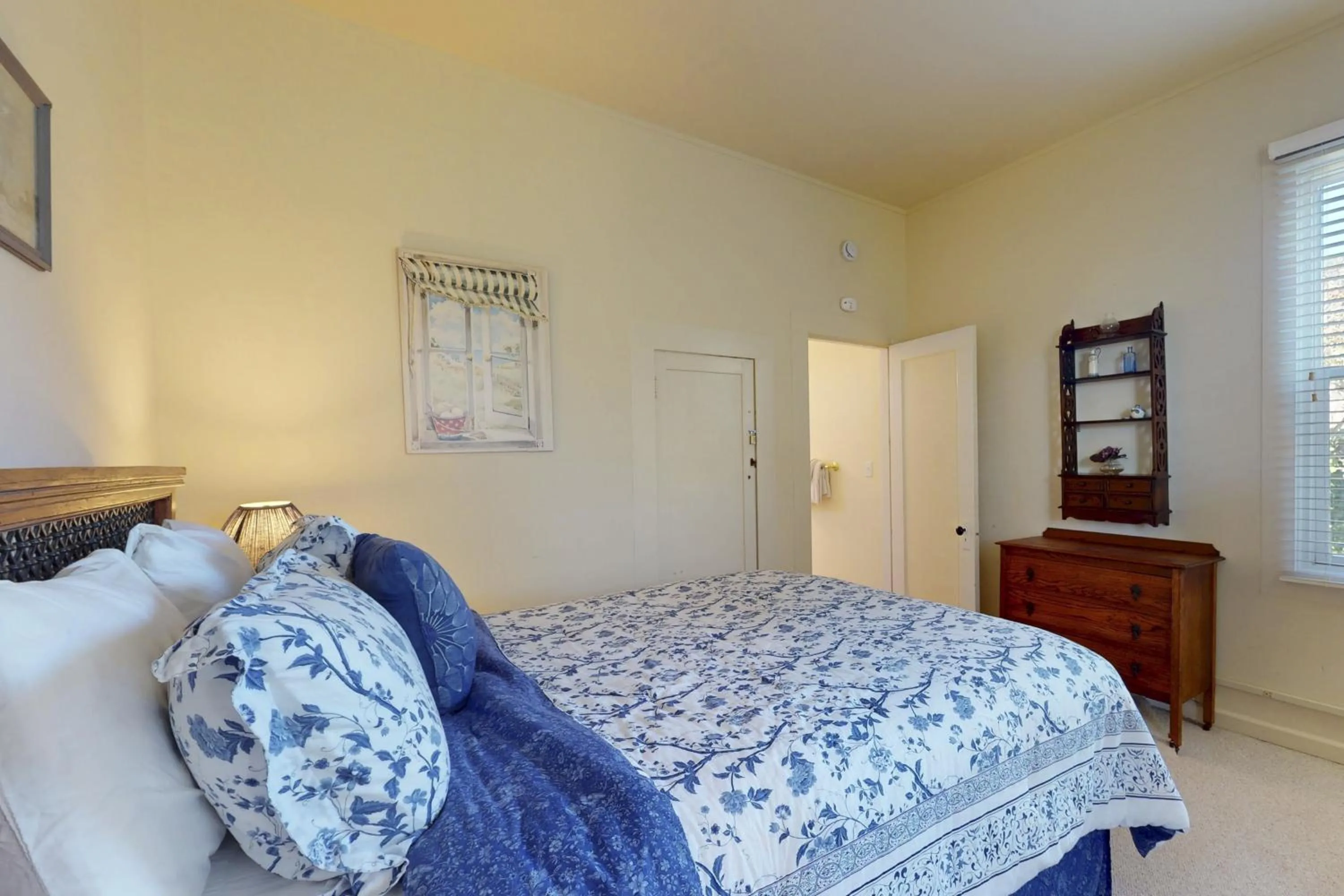 Bed in Large Oceanfront Bluff Home - Hot Tub Kids Room