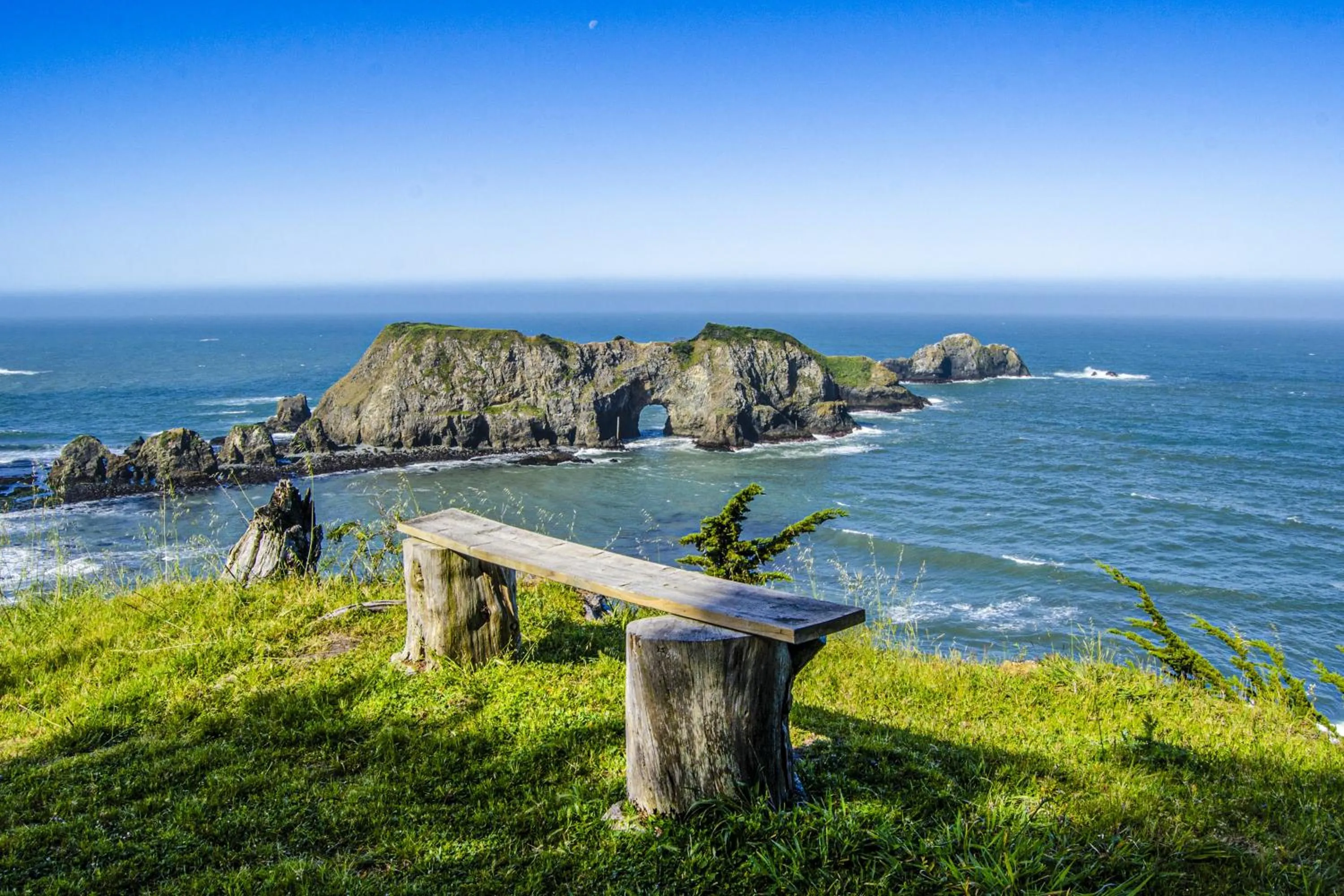 Large Oceanfront Bluff Home - Hot Tub Kids Room