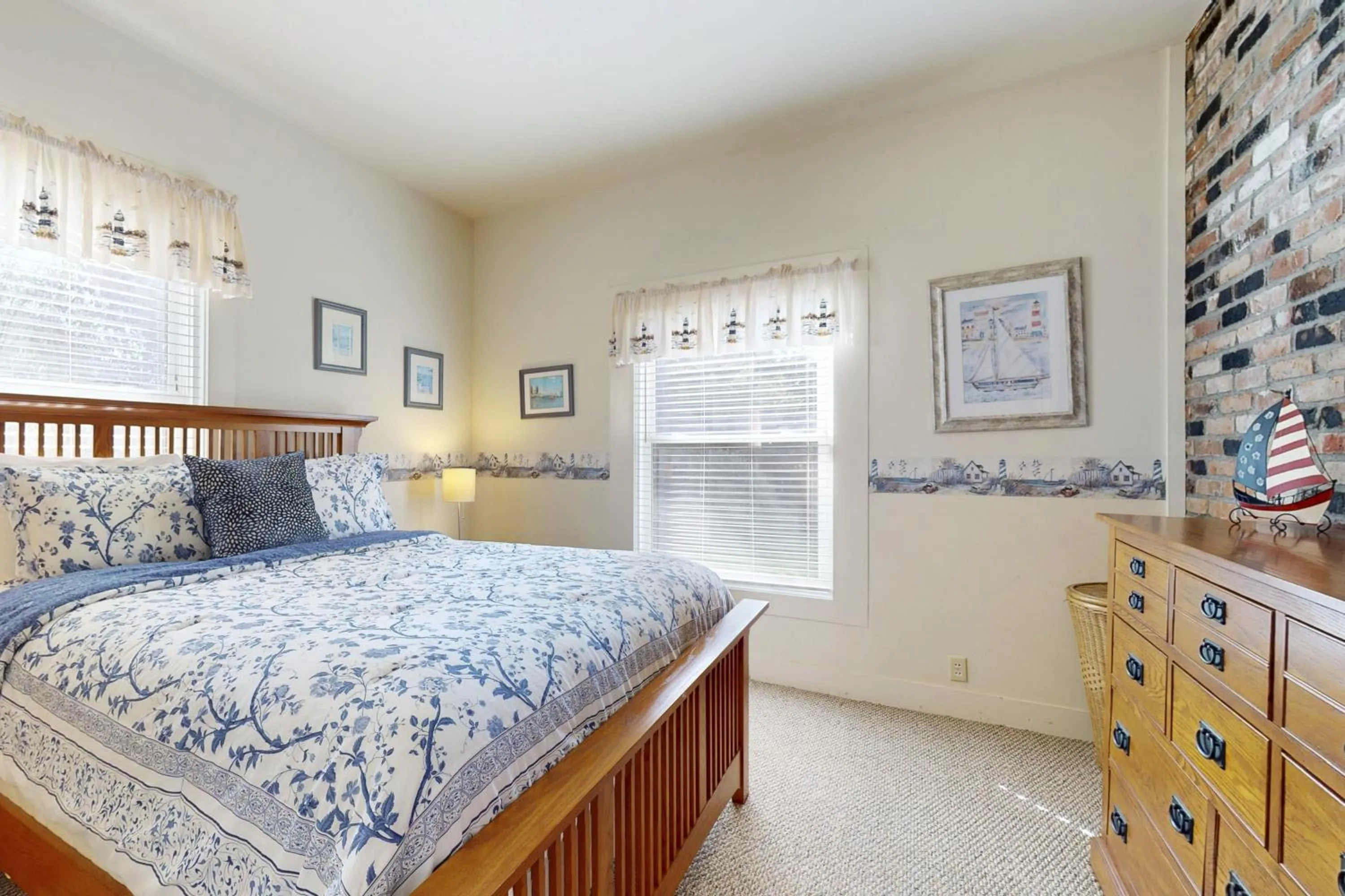 Bed in Large Oceanfront Bluff Home - Hot Tub Kids Room