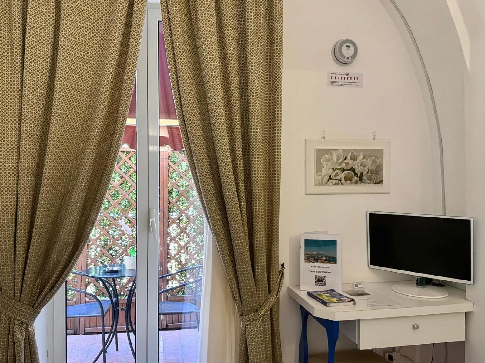 TV and multimedia in Chiaia Suites