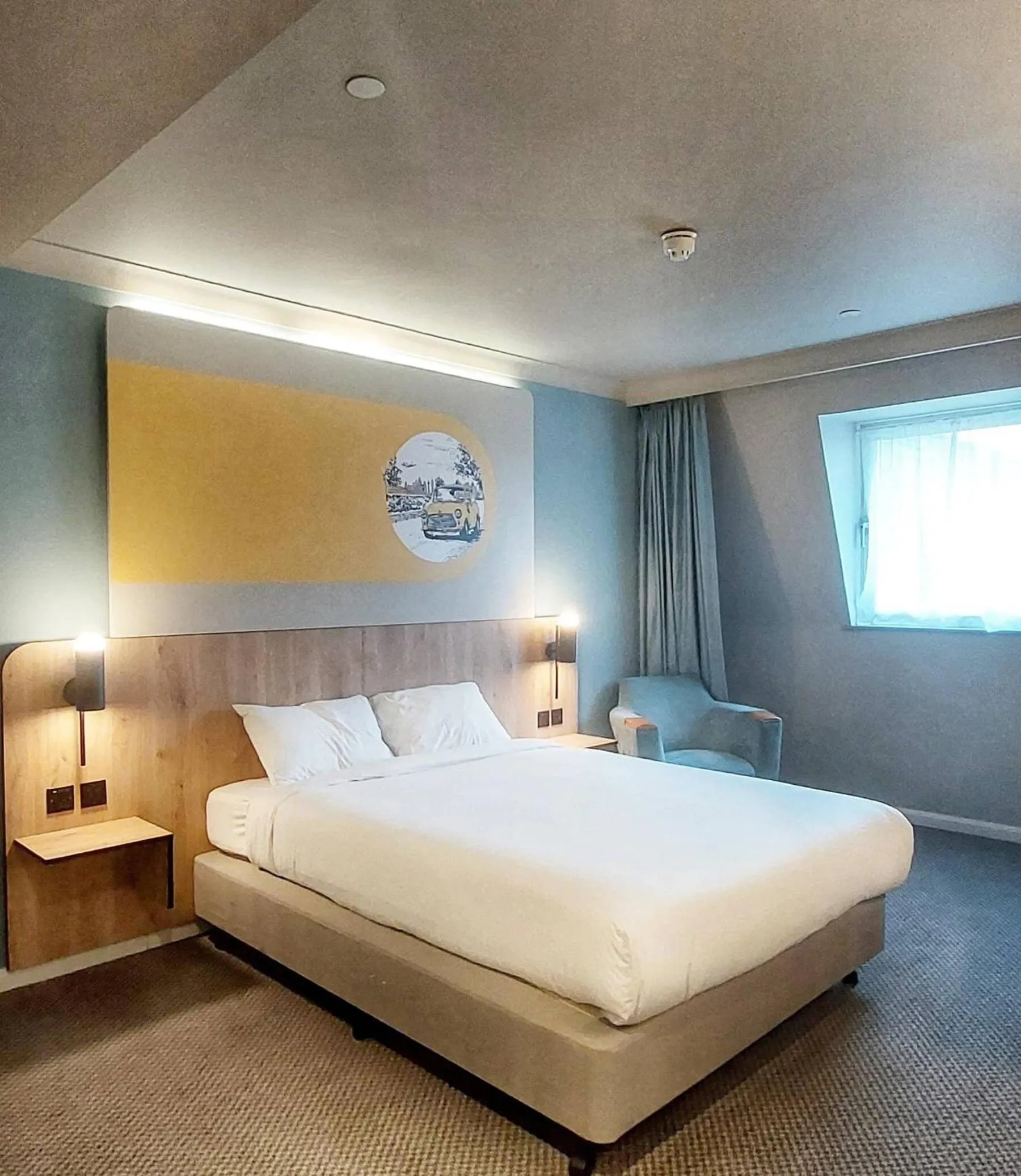 Photo of the whole room, Bed in B&B HOTEL London Heathrow