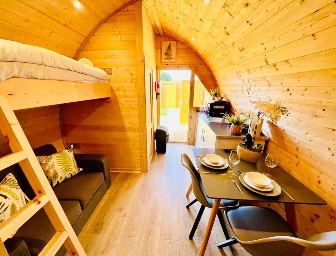 Woodlakes Park By Liv Retreats