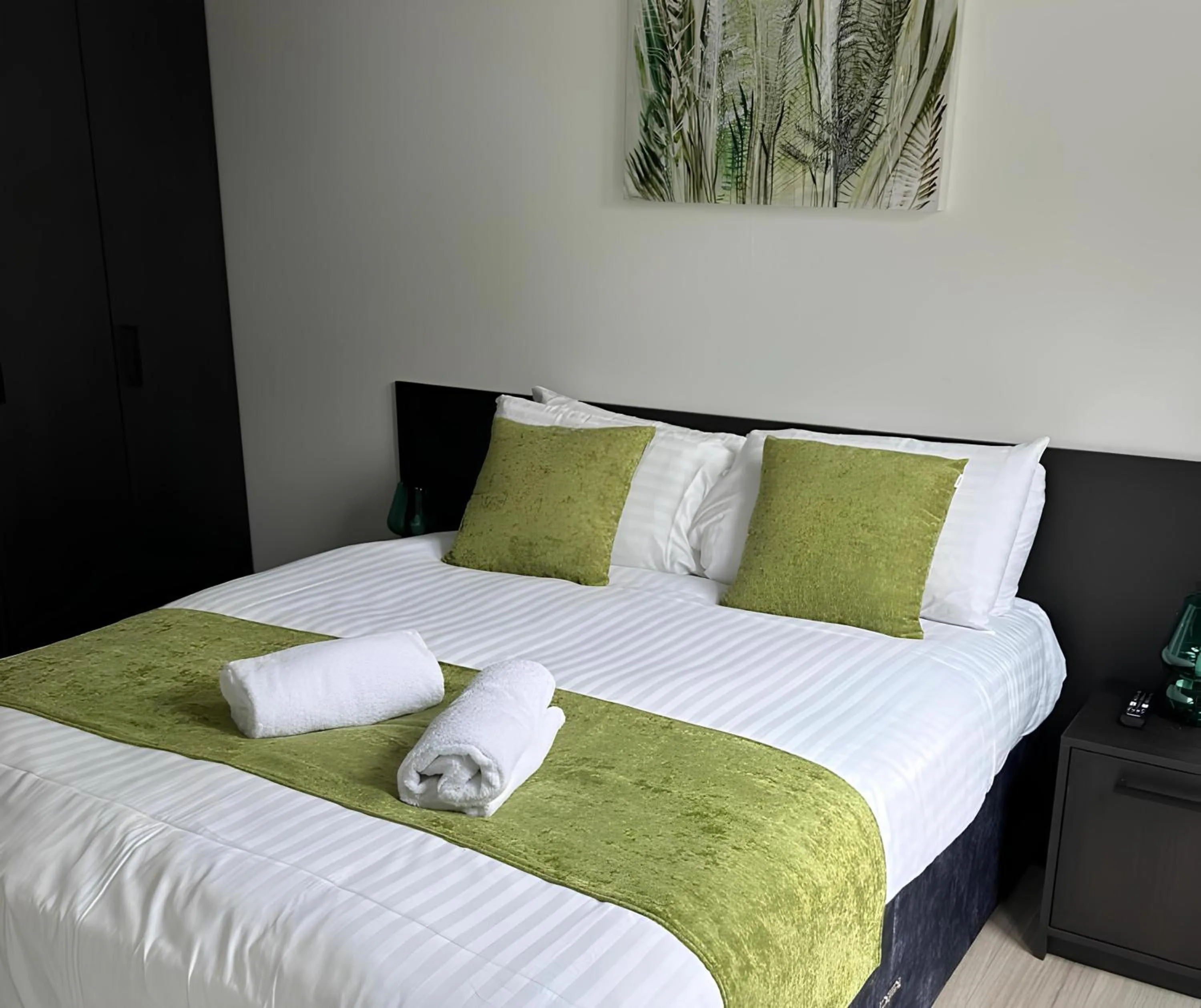 Bed in Woodlakes Park By Liv Retreats