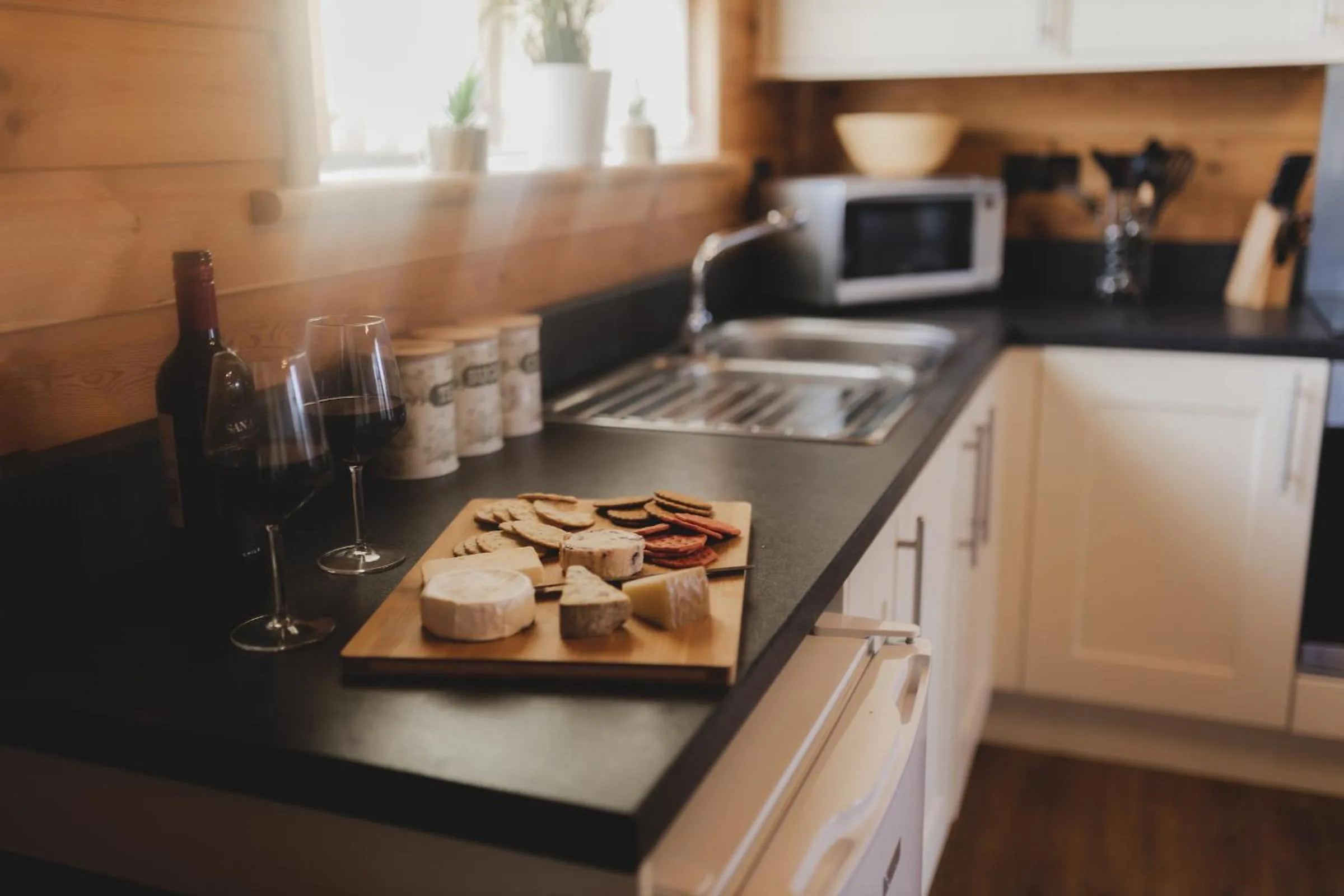 Coffee/tea facilities in Woodlakes Park By Liv Retreats