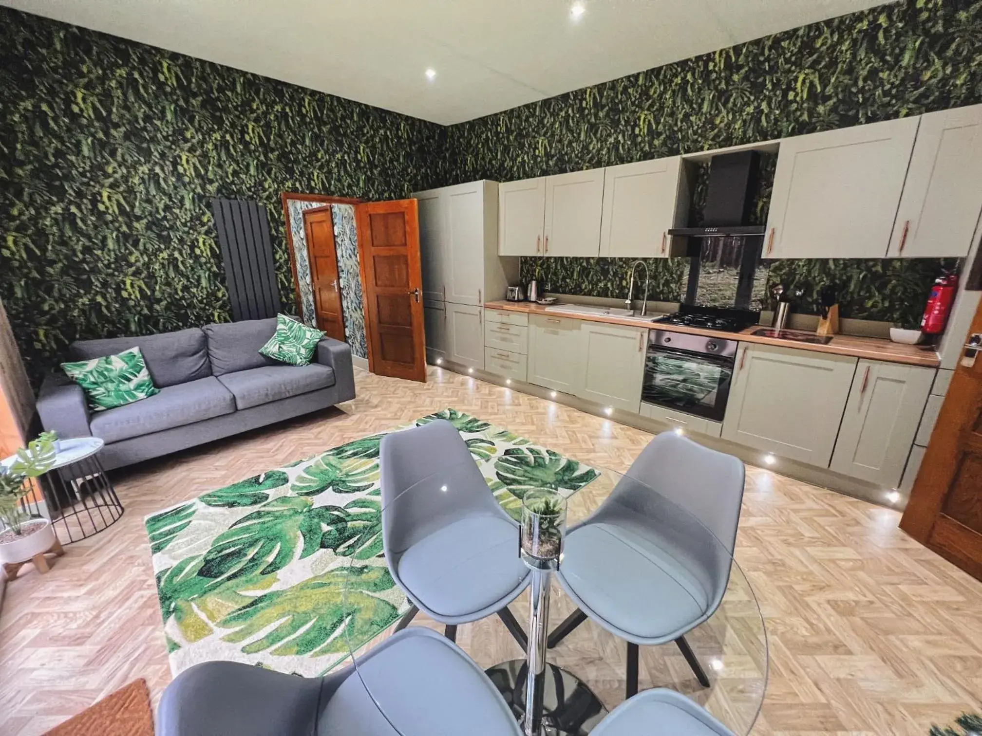 Nature XL - Hot Tub in Woodlakes Park By Liv Retreats Nature XL - Hot Tub in Woodlakes Park By Liv Retreats