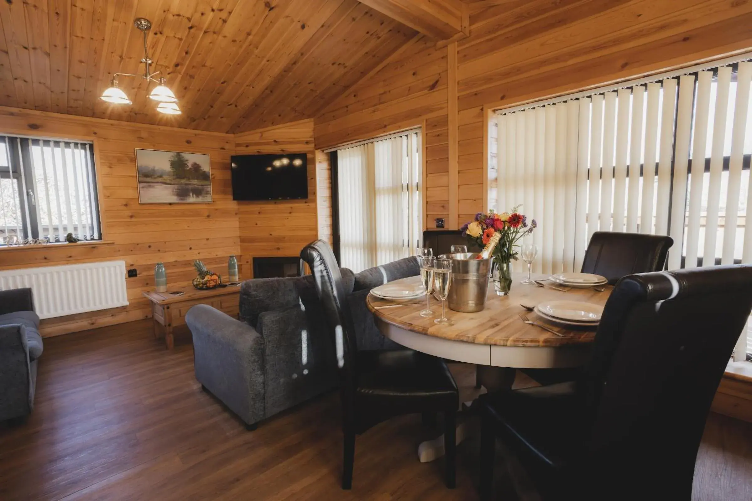 Larch Lodge Lakeside View - Disability Access in Woodlakes Park By Liv Retreats Larch Lodge Lakeside View - Disability Access in Woodlakes Park By Liv Retreats