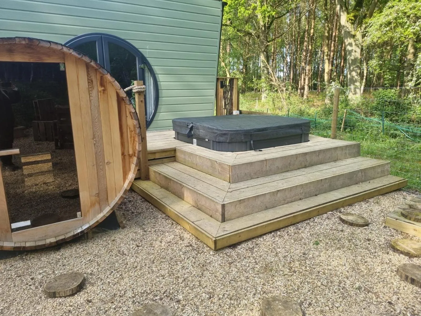 Hot Tub in Woodlakes Park By Liv Retreats