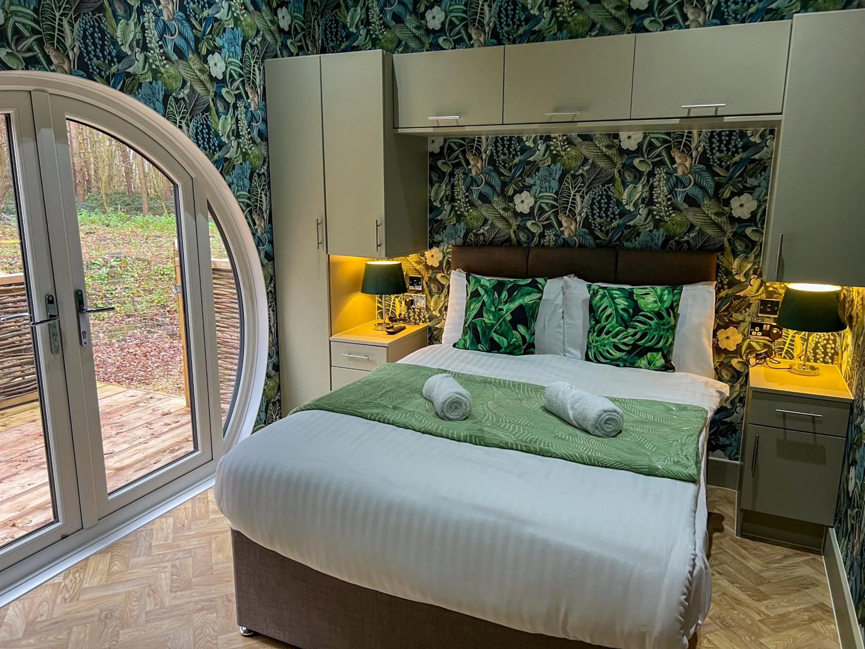 Bedroom, Bed in Woodlakes Park By Liv Retreats