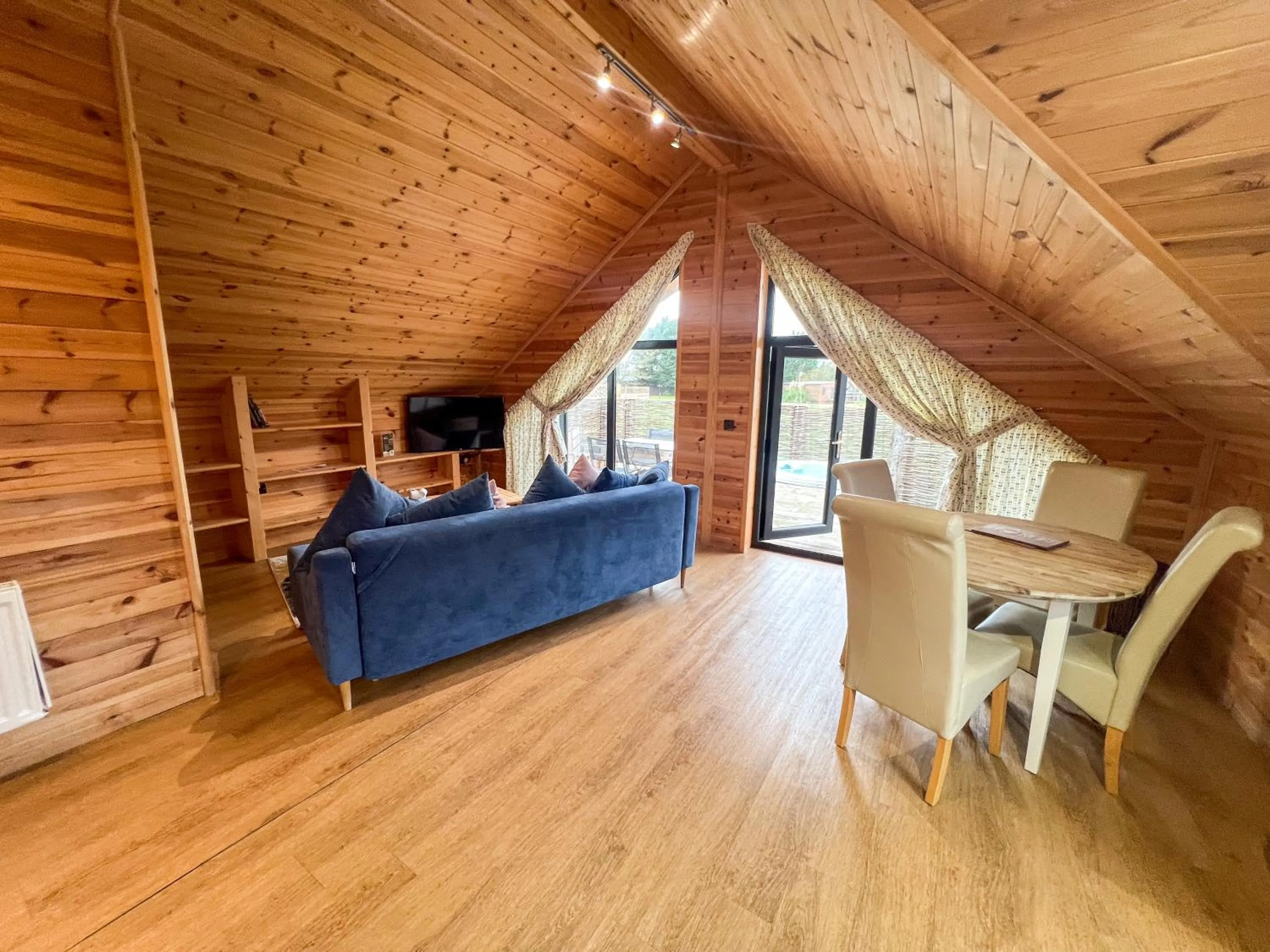 Living room in Woodlakes Park By Liv Retreats