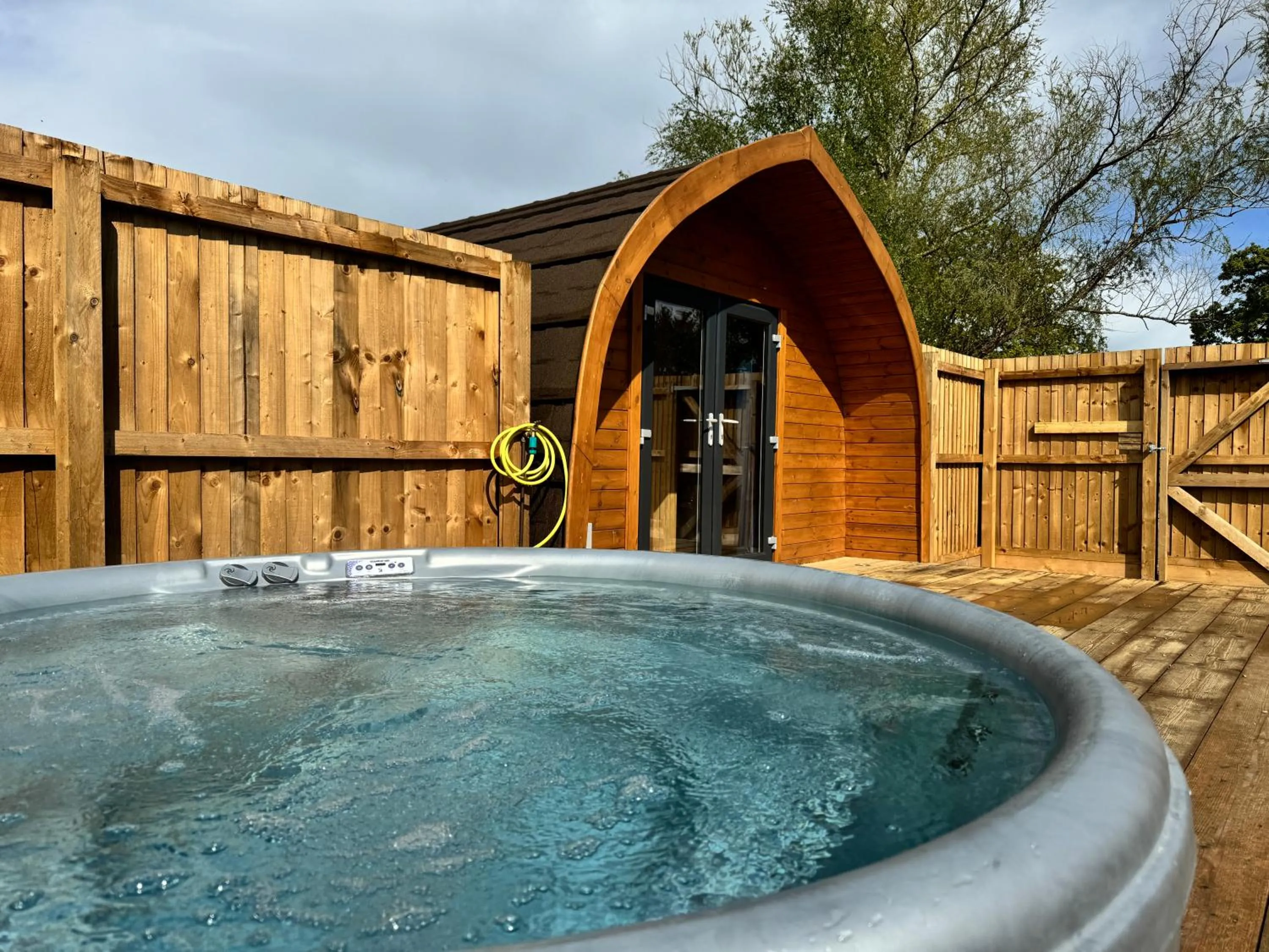 Hot Tub in Woodlakes Park By Liv Retreats