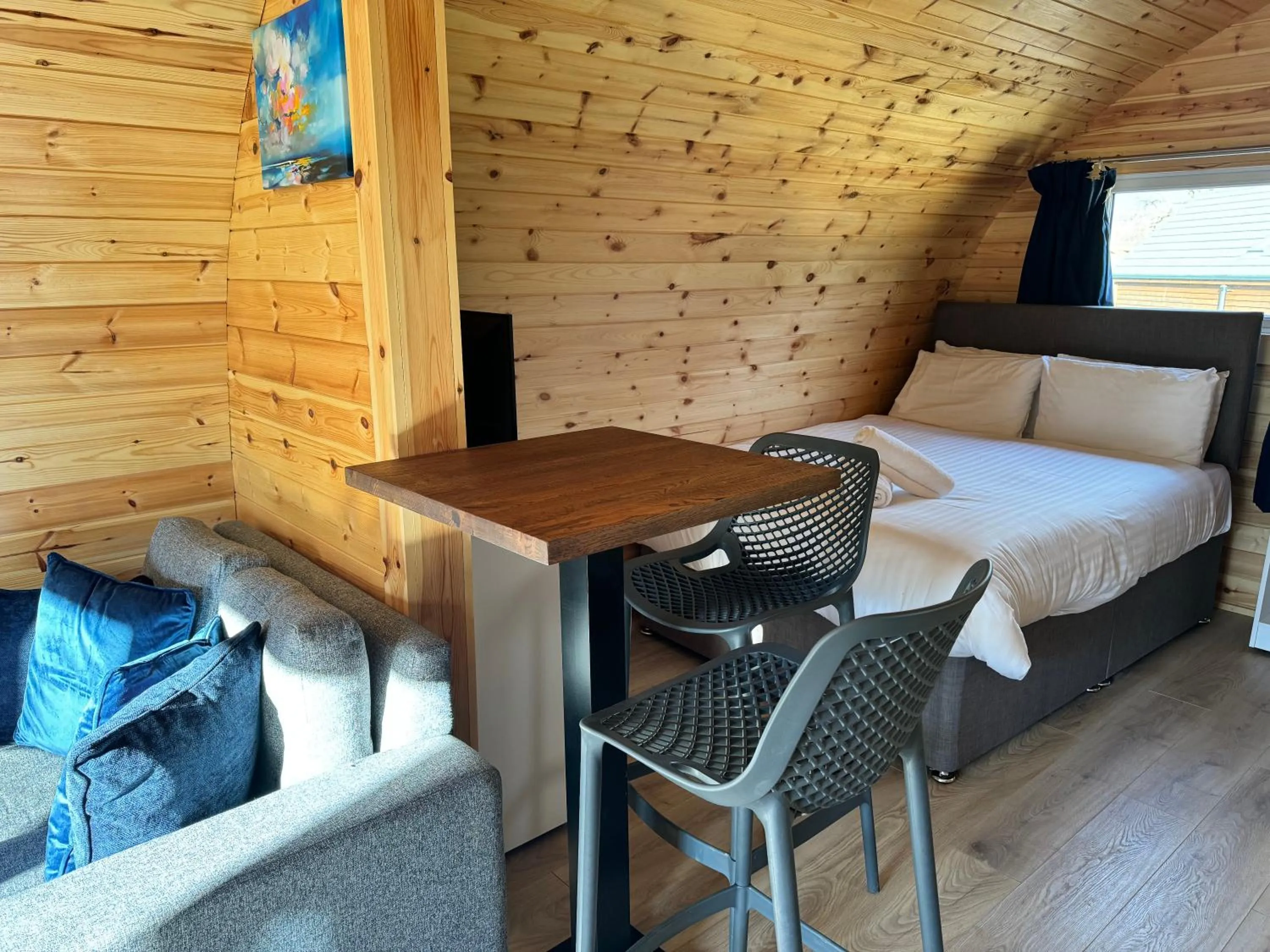 Dining area, Bed in Woodlakes Park By Liv Retreats