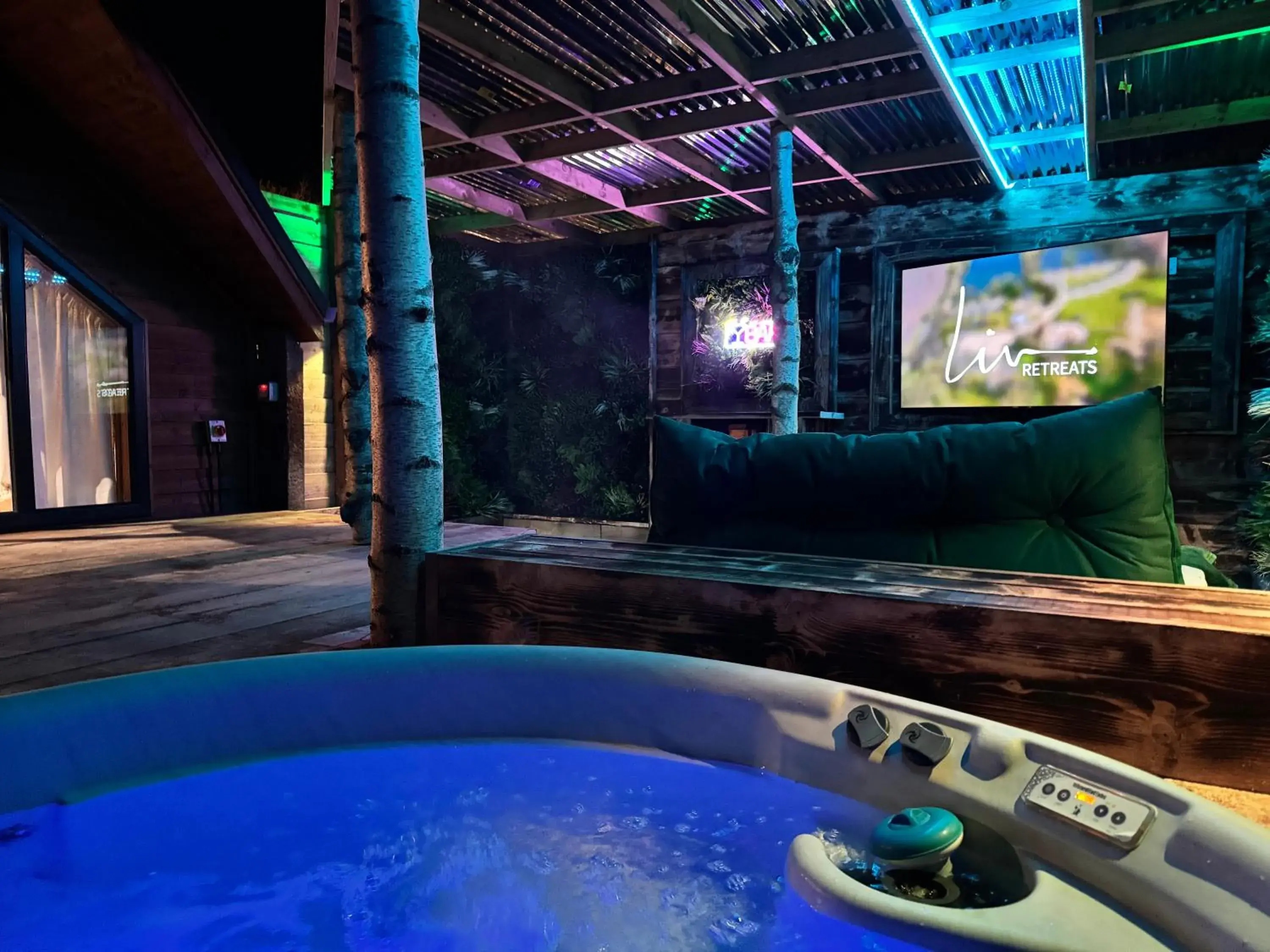 Ash 32 Secret Retreat in Woodlakes Park By Liv Retreats Ash 32 Secret Retreat in Woodlakes Park By Liv Retreats