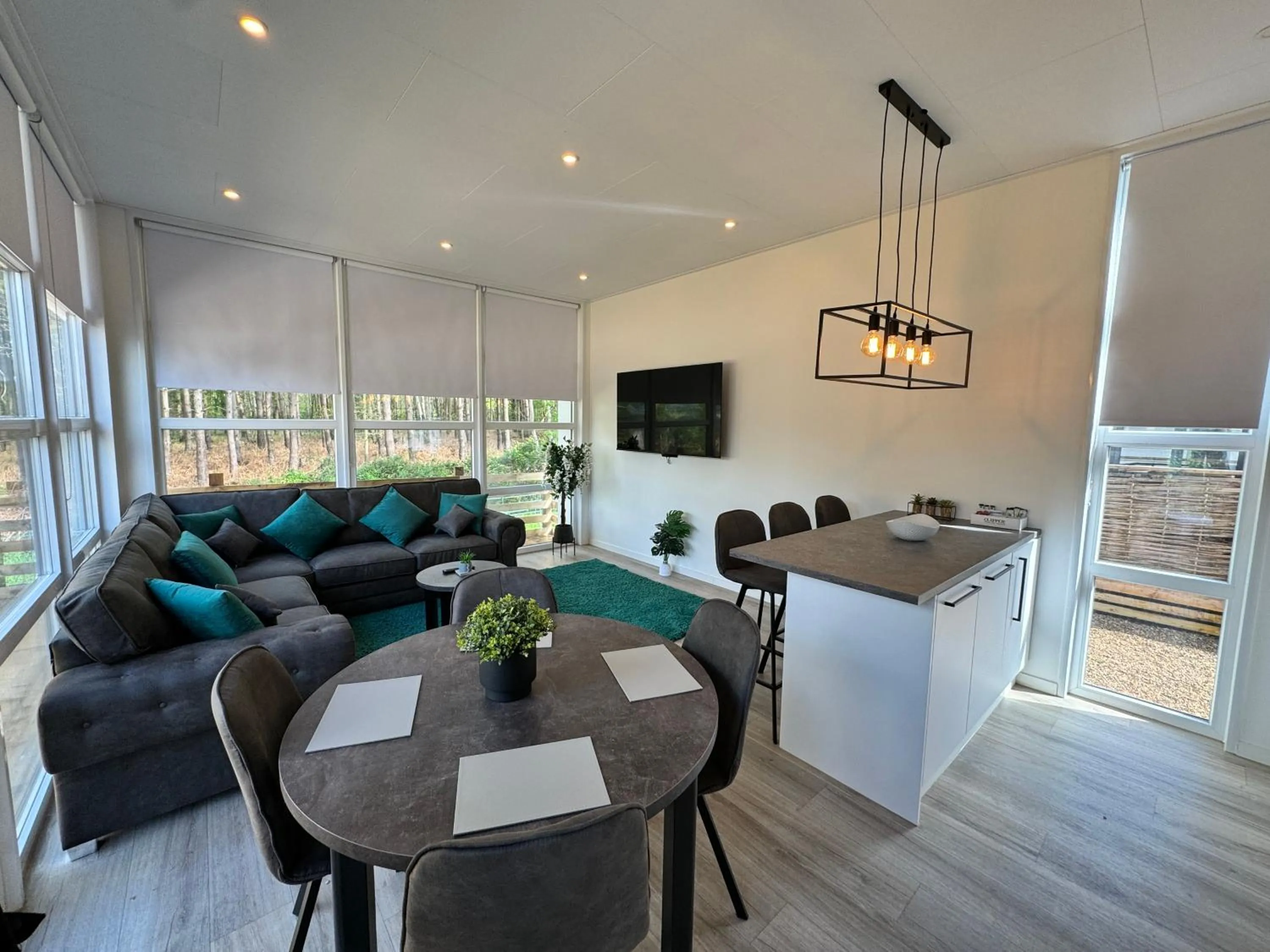 Living room in Woodlakes Park By Liv Retreats