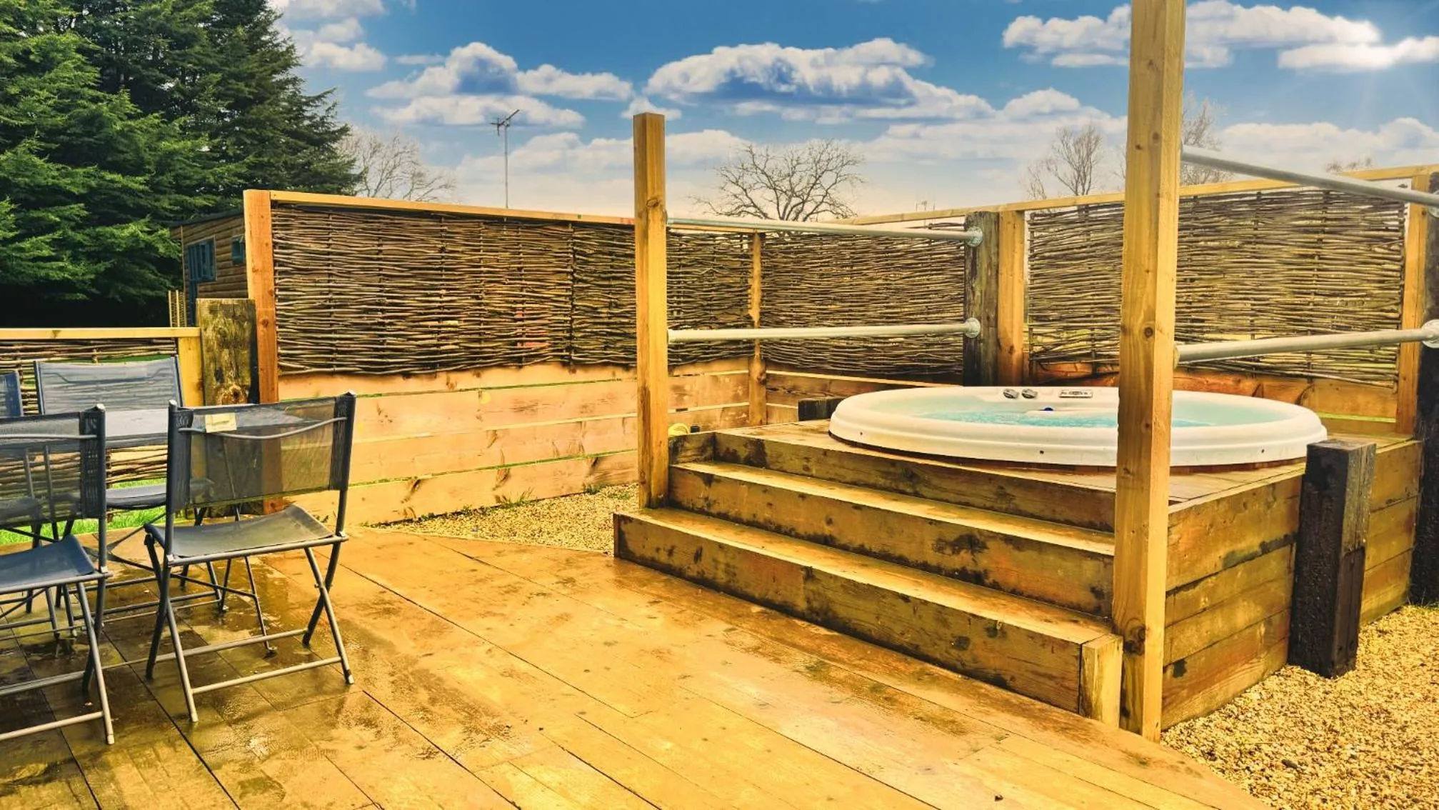 Hot Tub in Woodlakes Park By Liv Retreats