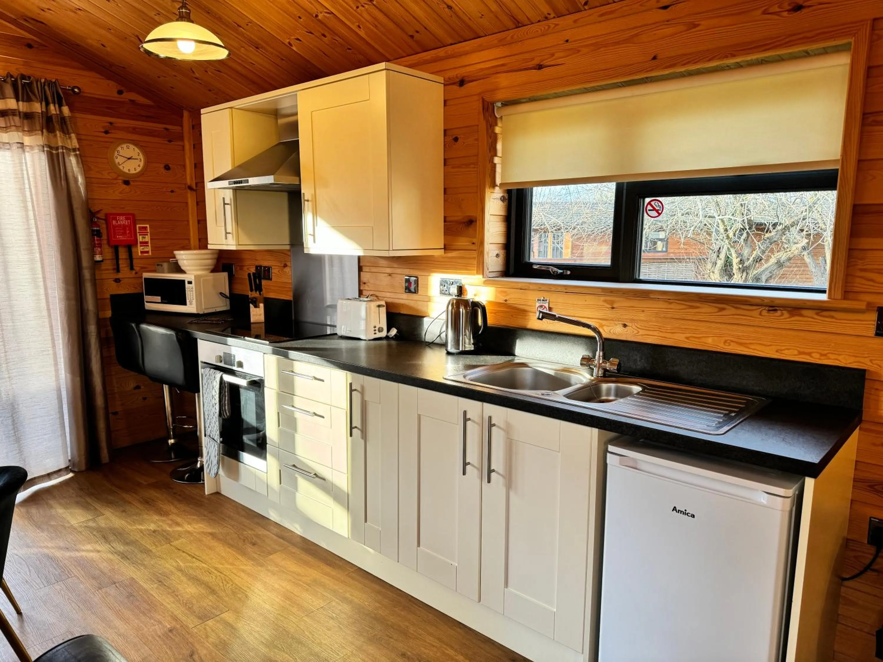 Kitchen or kitchenette in Woodlakes Park By Liv Retreats