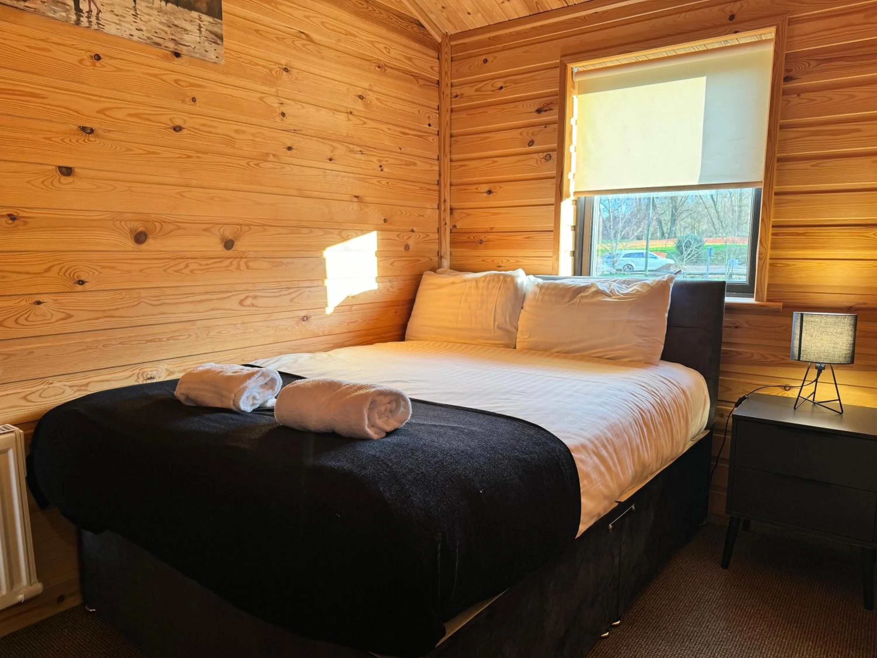 Bed in Woodlakes Park By Liv Retreats