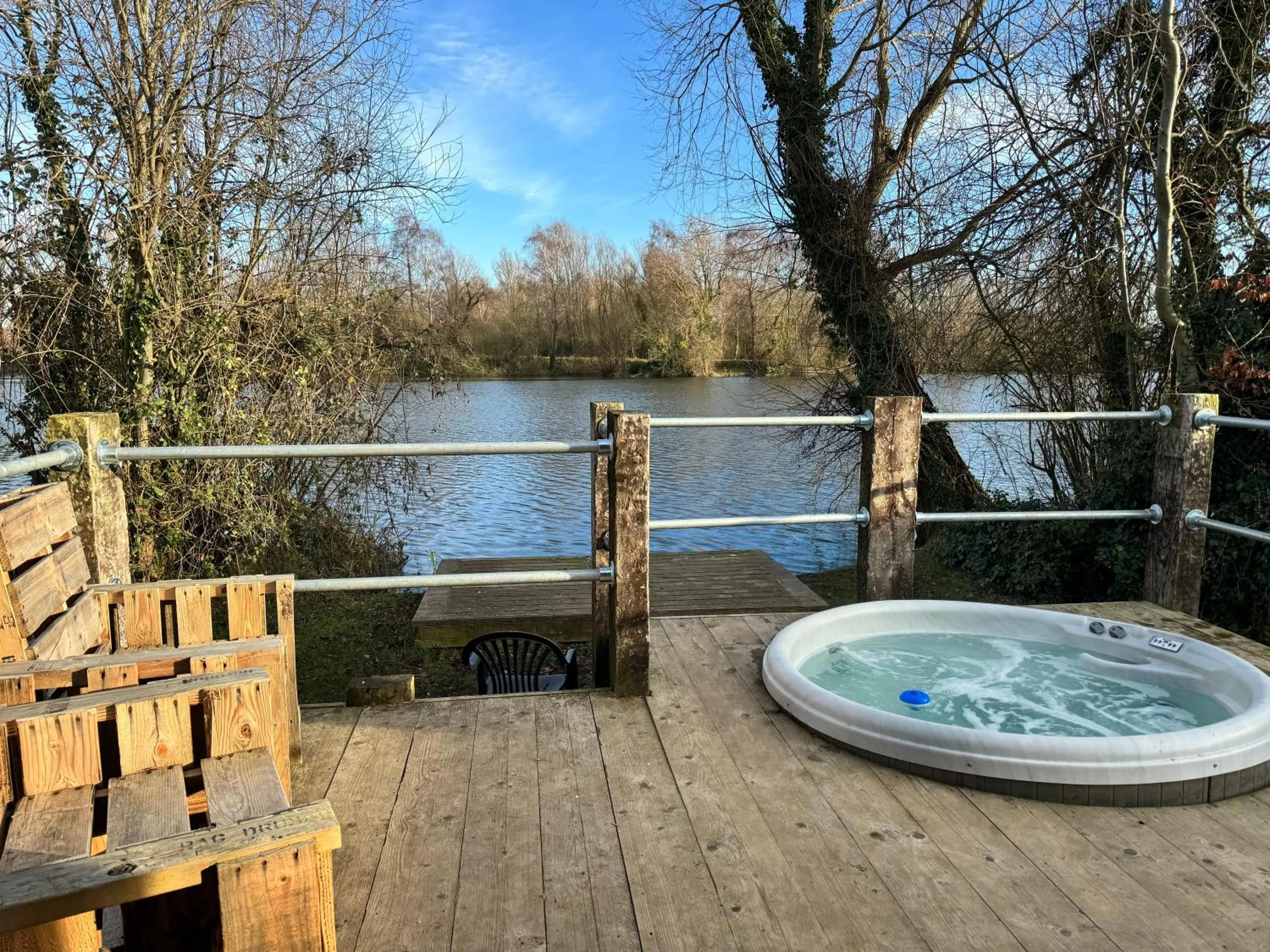 Hot Tub in Woodlakes Park By Liv Retreats
