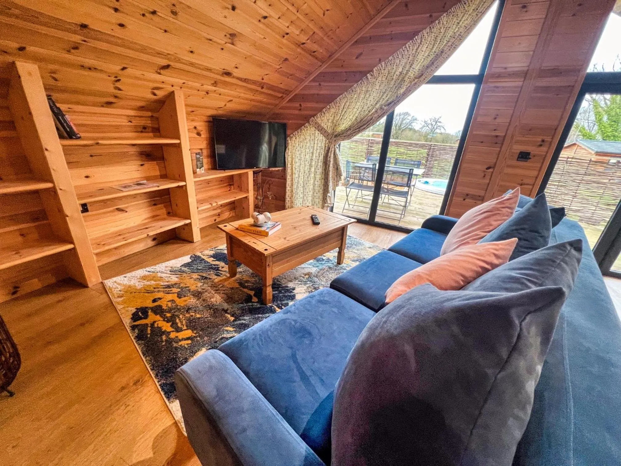 TV and multimedia in Woodlakes Park By Liv Retreats