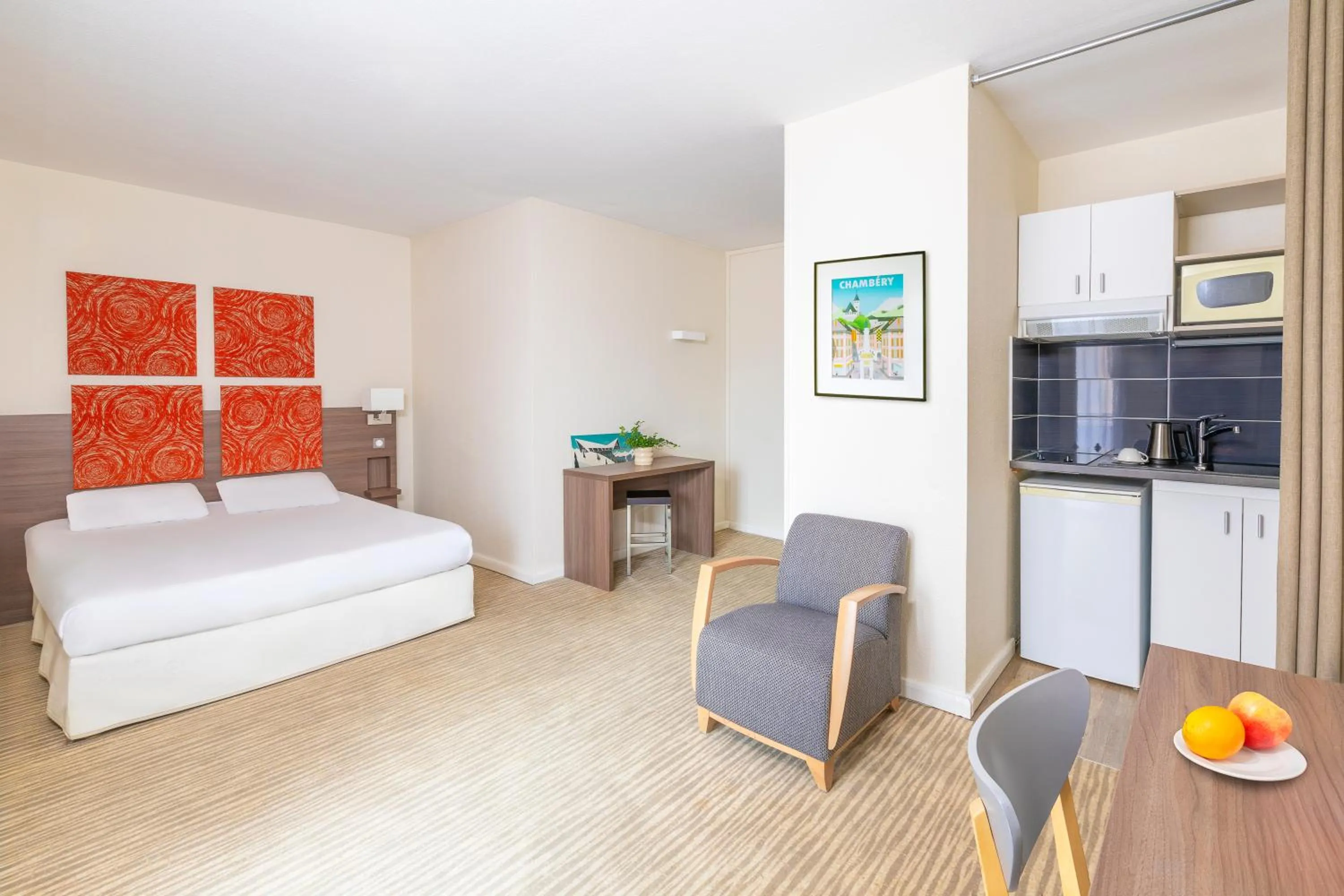 Photo of the whole room, Bed in Kyriad Chambéry Centre - Hôtel et Résidence