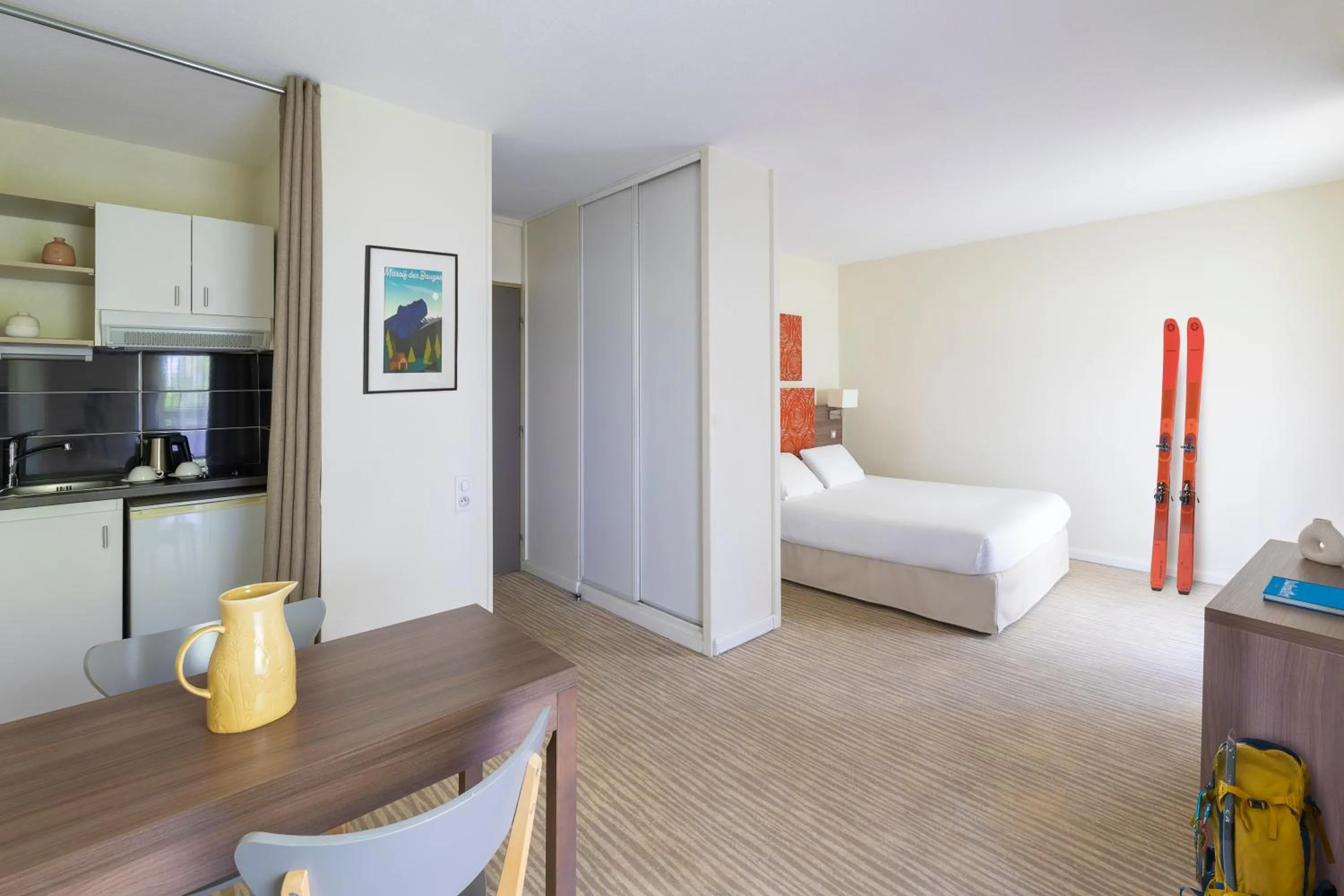 Photo of the whole room, Bed in Kyriad Chambéry Centre - Hôtel et Résidence