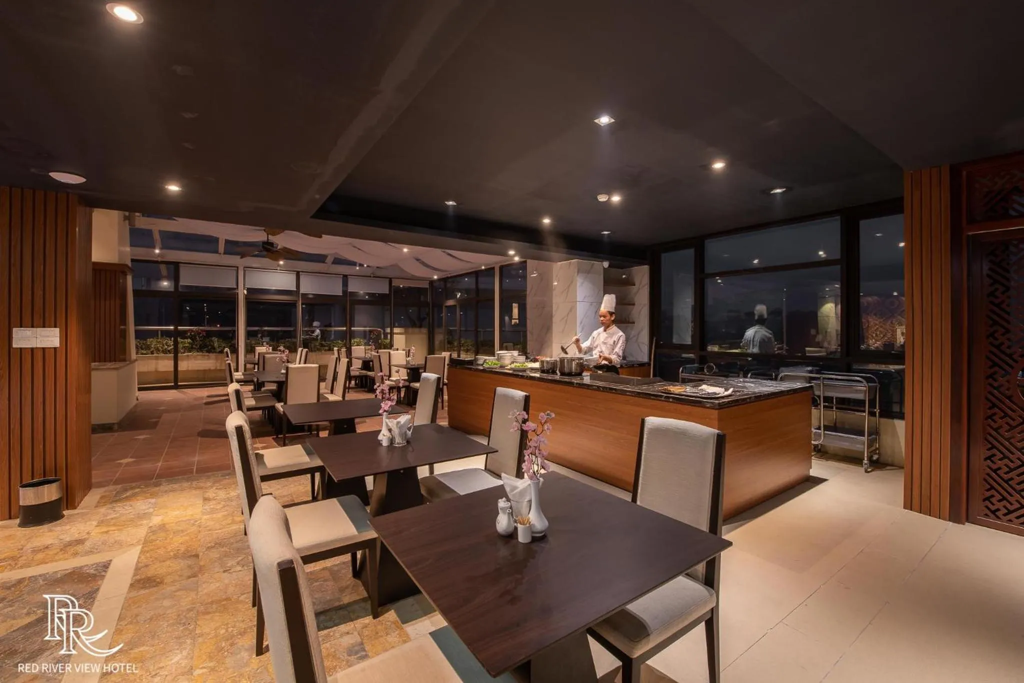 Restaurant/places to eat in Red River View Hotel