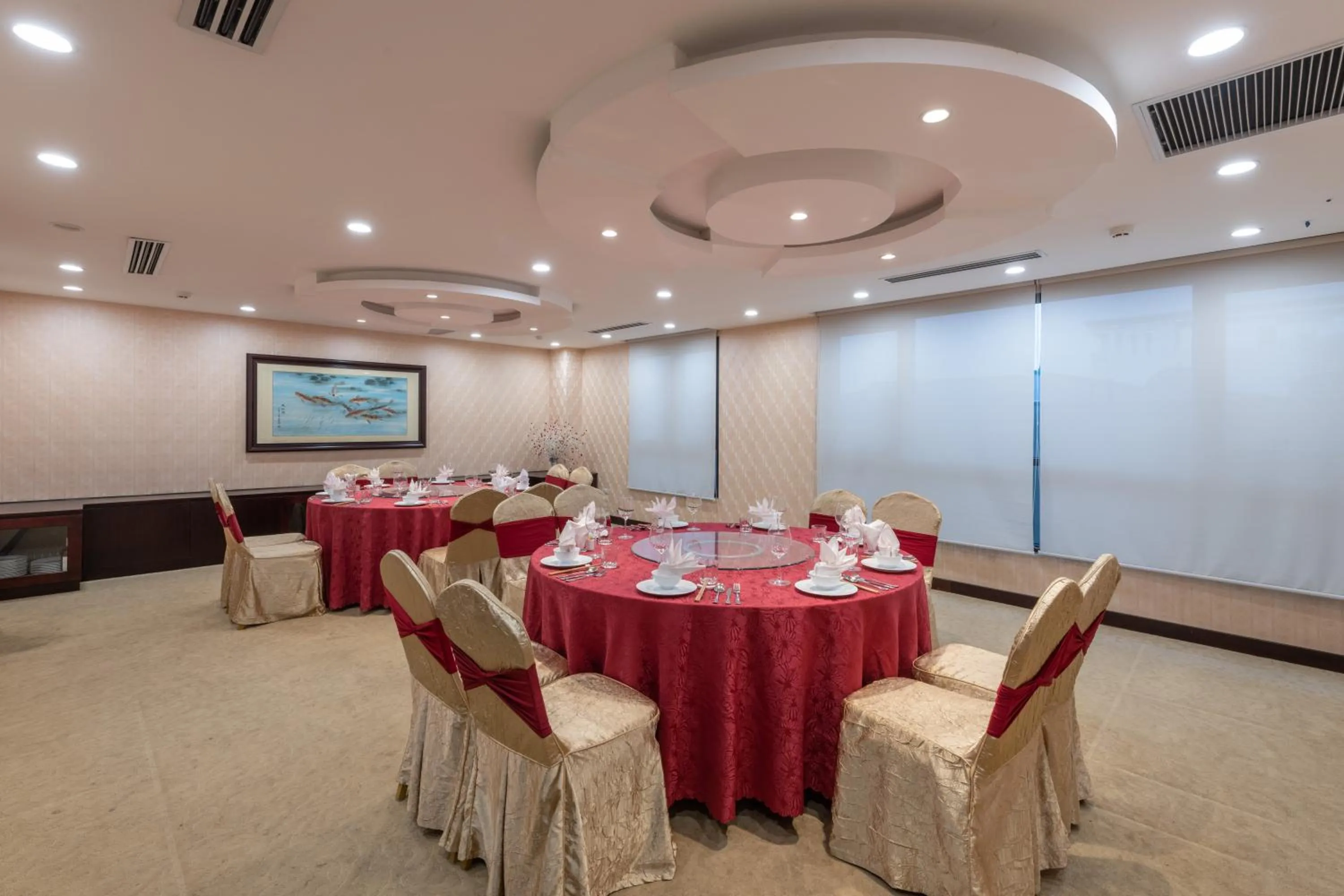 Restaurant/places to eat in Red River View Hotel