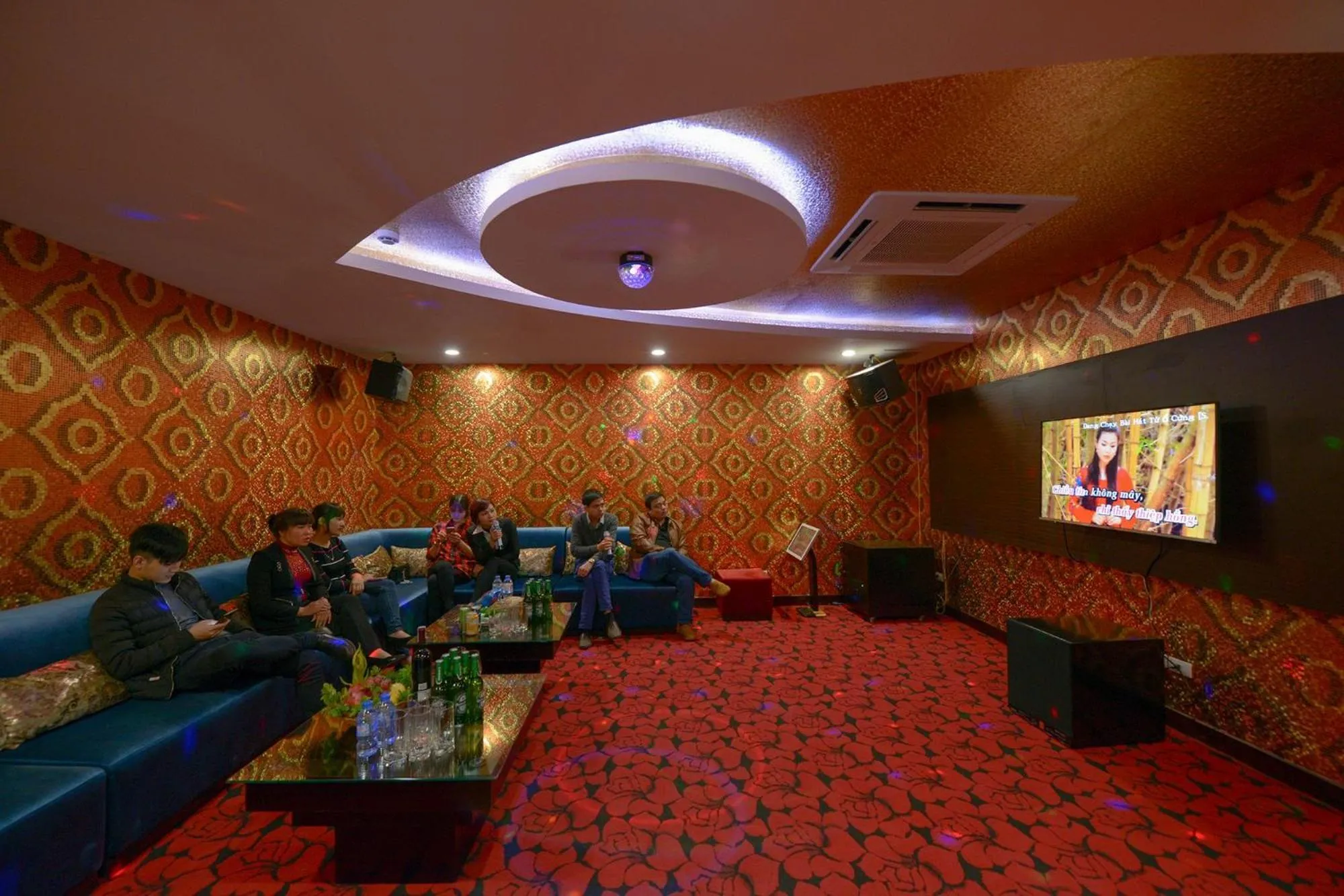 Karaoke in Red River View Hotel